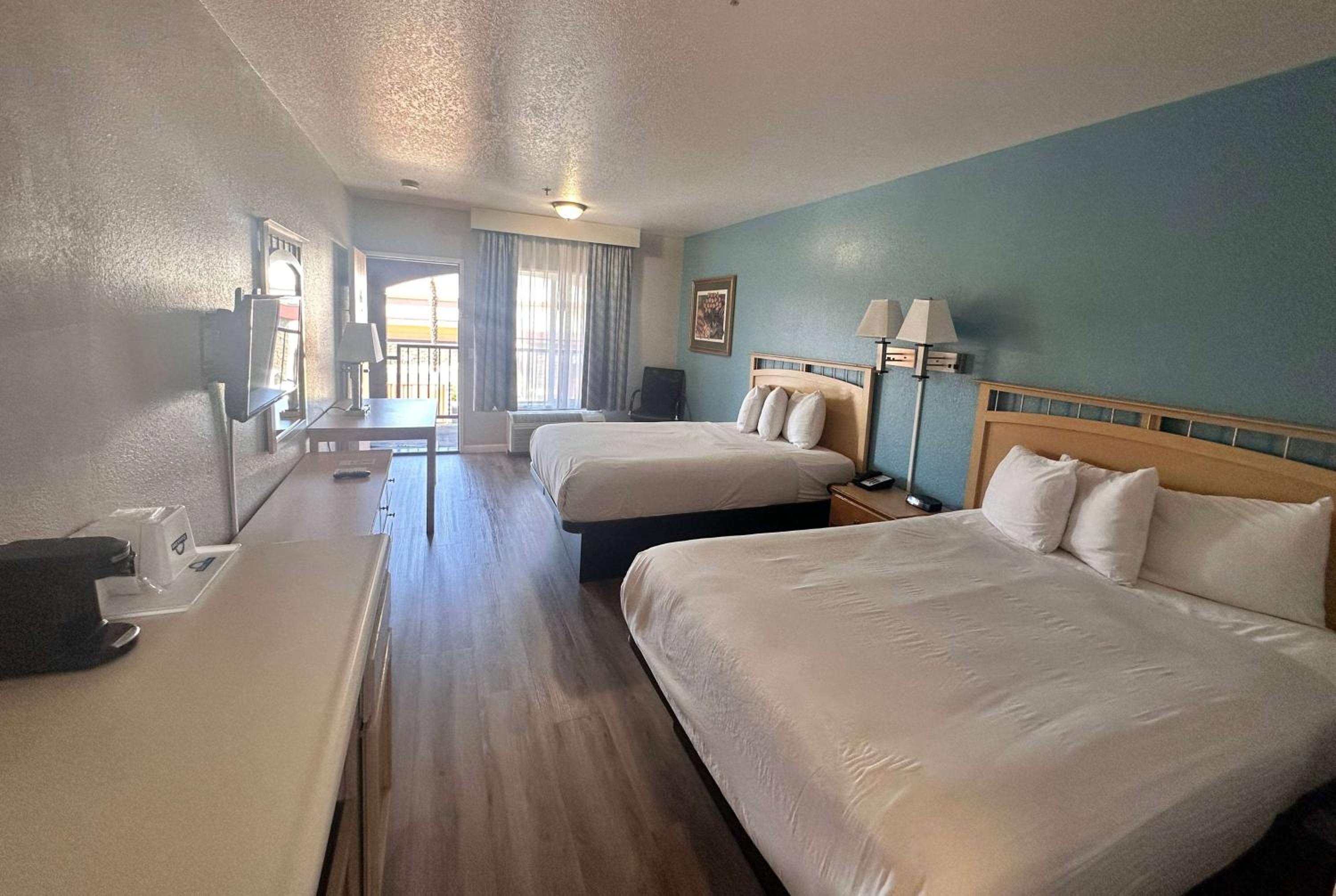 Double Room with Two Double Beds - Non-Smoking - Photo 1