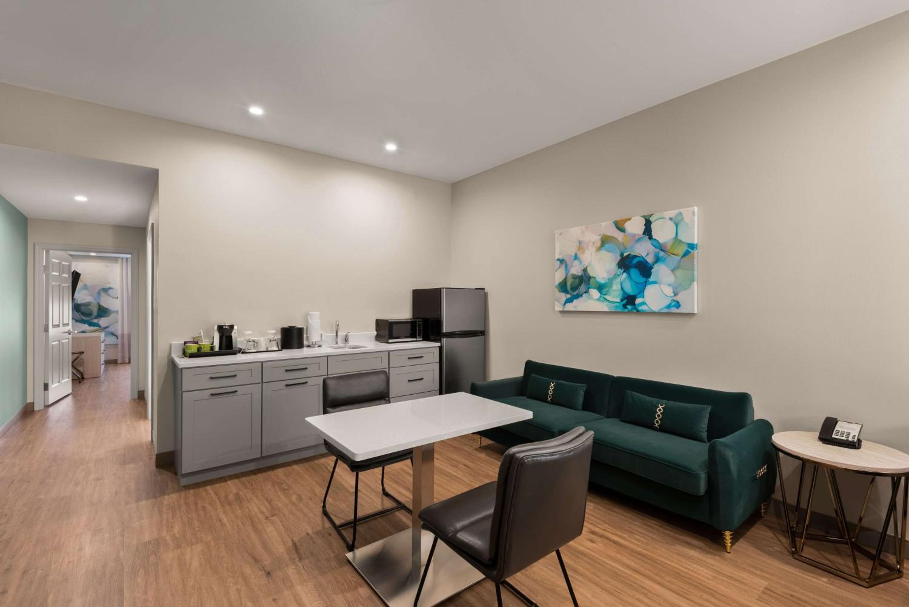 One-Bedroom King Suite with Garden View - Non-Smoking - Photo 2