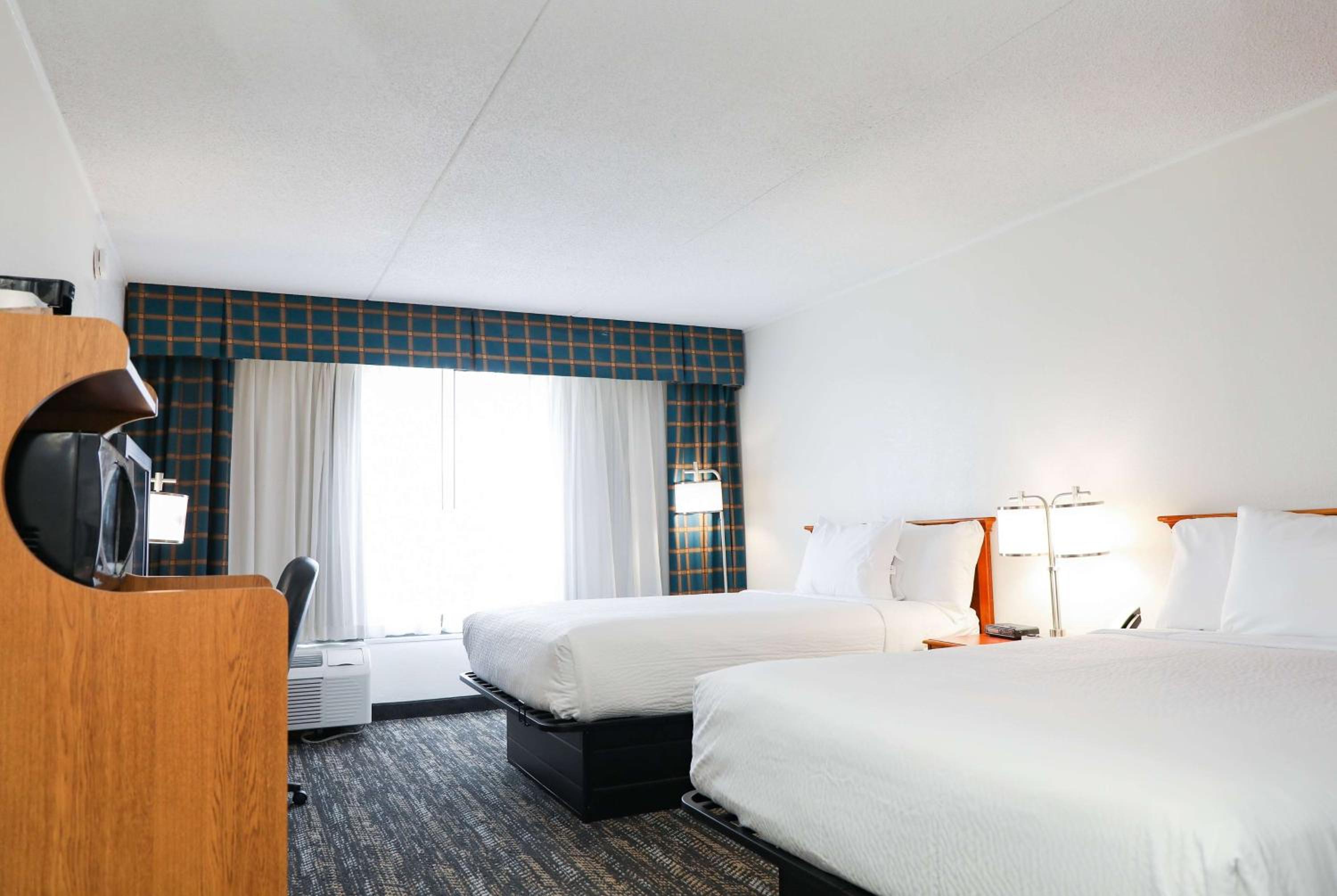 Queen Room with Two Queen Beds - Non-Smoking - Photo 1