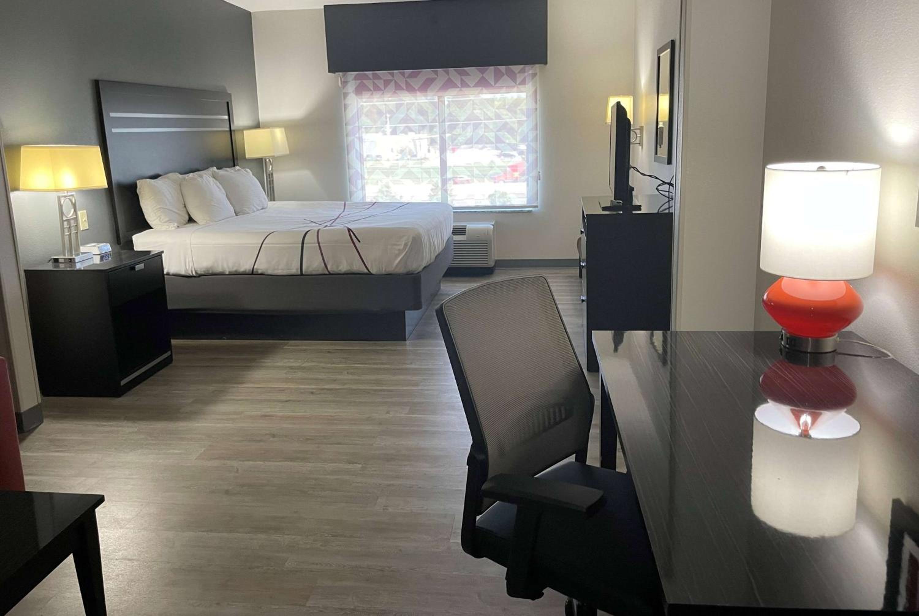 King Room - Non-Smoking - Photo 1
