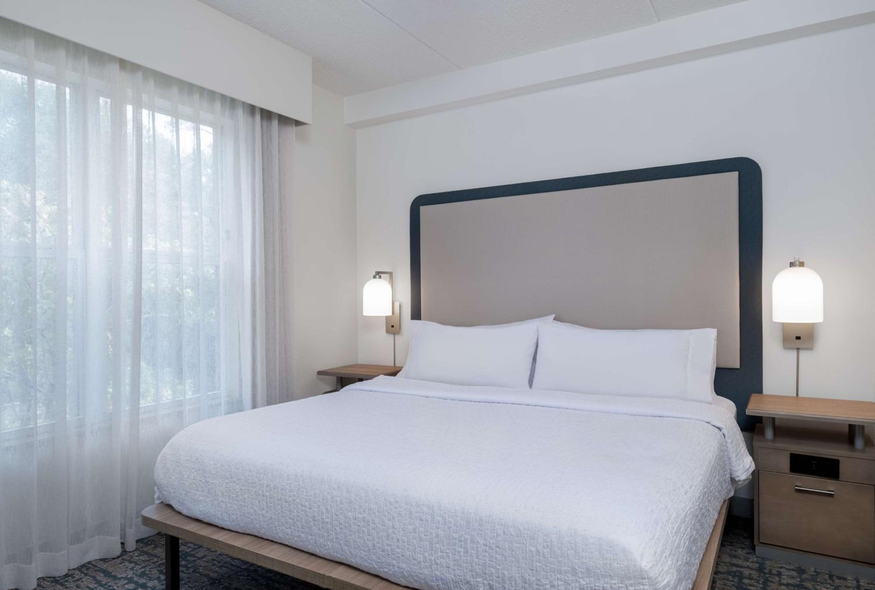 One-Bedroom King Suite - Non-Smoking - Photo 4