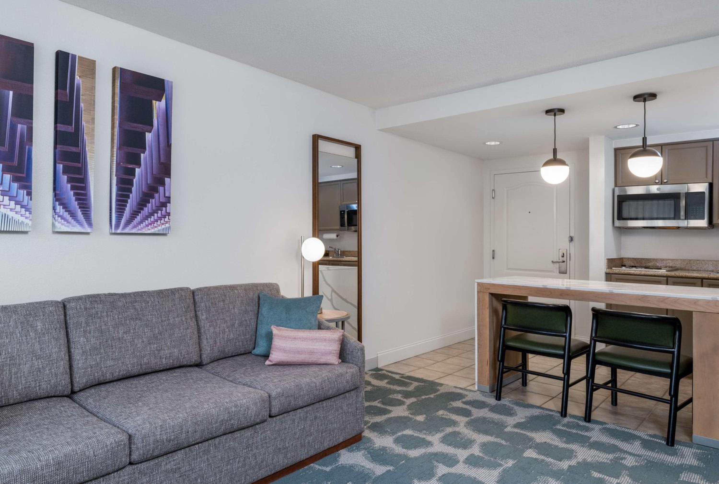 One-Bedroom Queen Suite with Two Queen Beds - Non-Smoking, photo 6