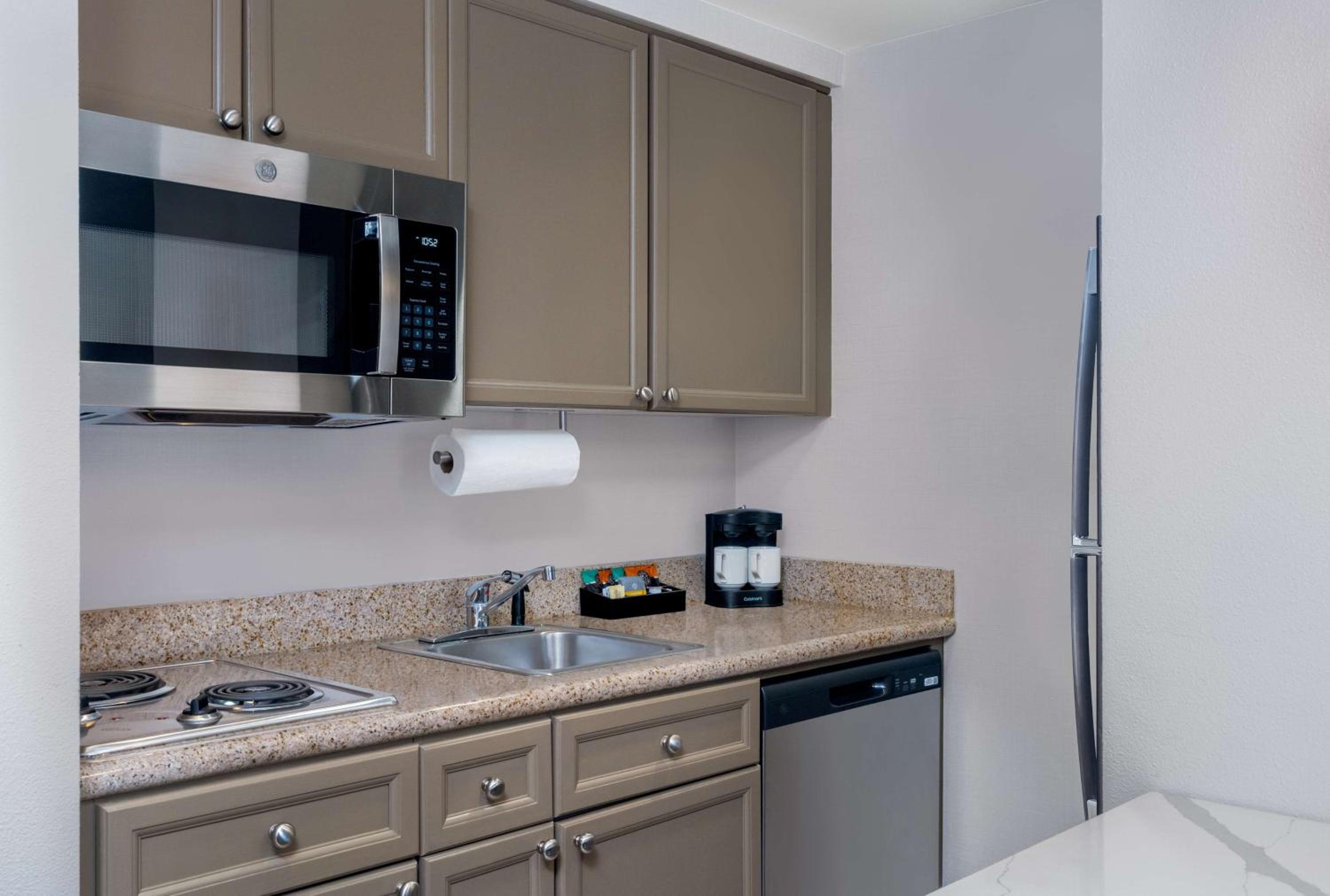 One-Bedroom King Suite - Non-Smoking - Photo 7