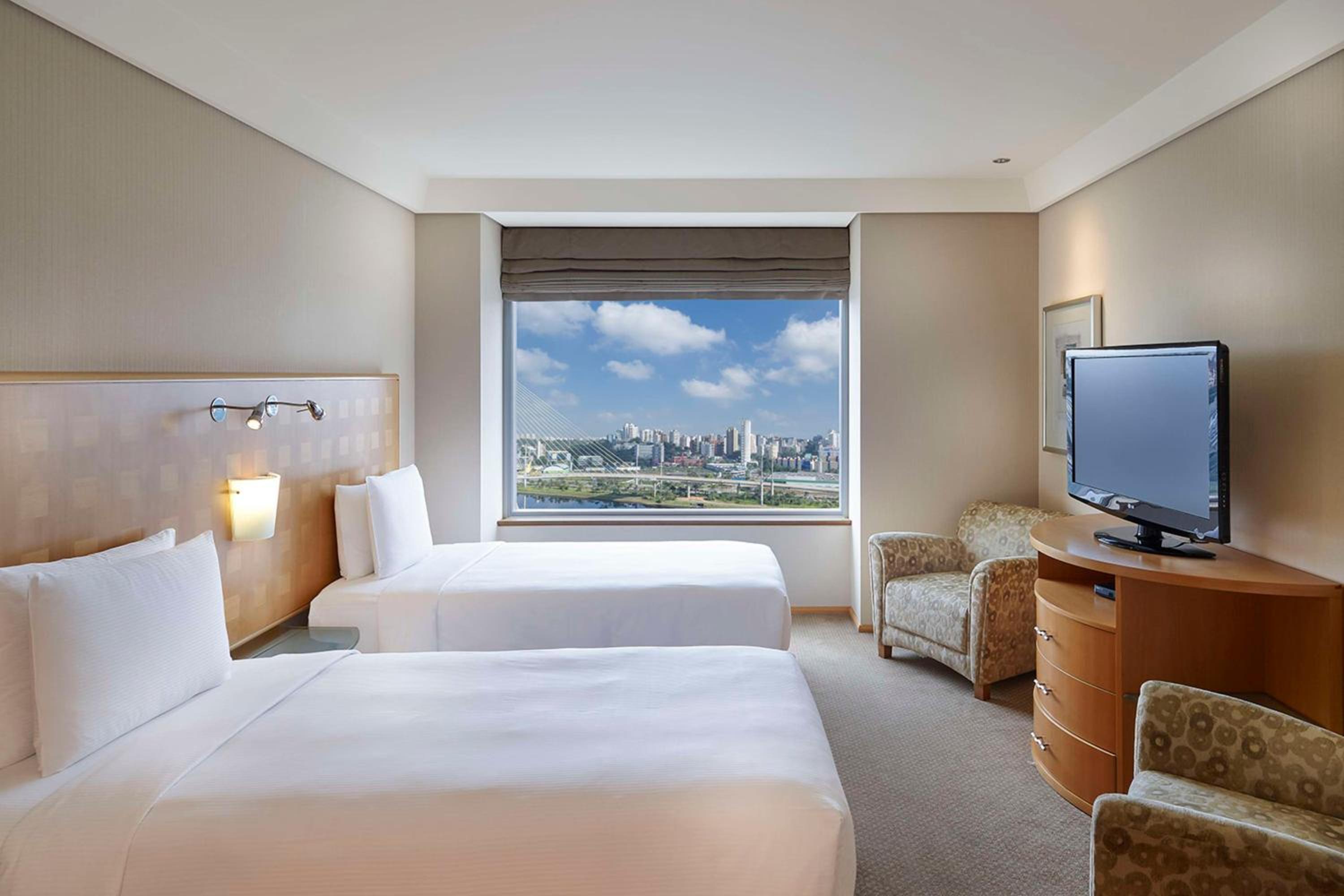 2 Twin Bed Deluxe Room - Photo 5
