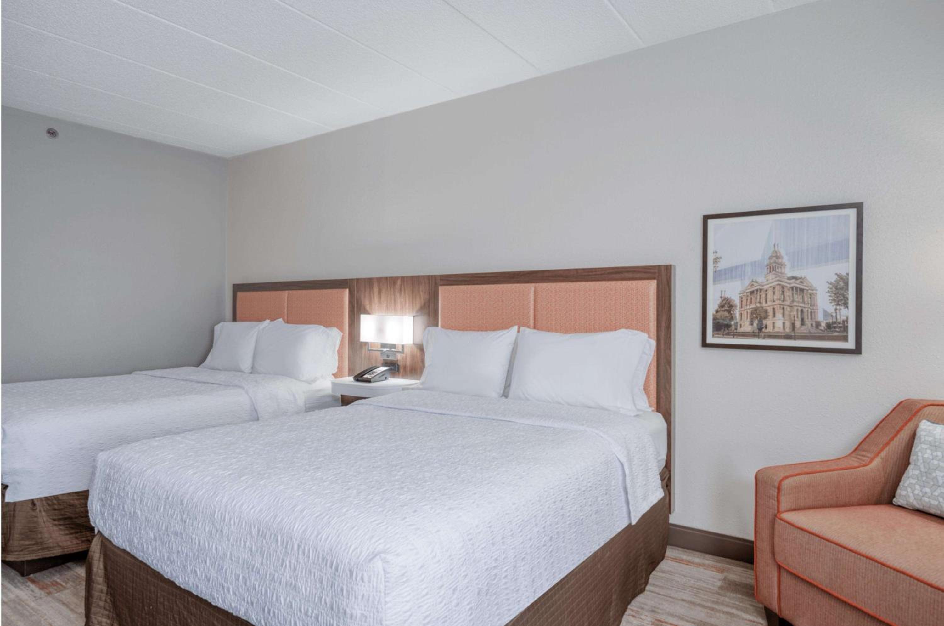 Room with Two Queen Beds - Non-Smoking - Photo 2