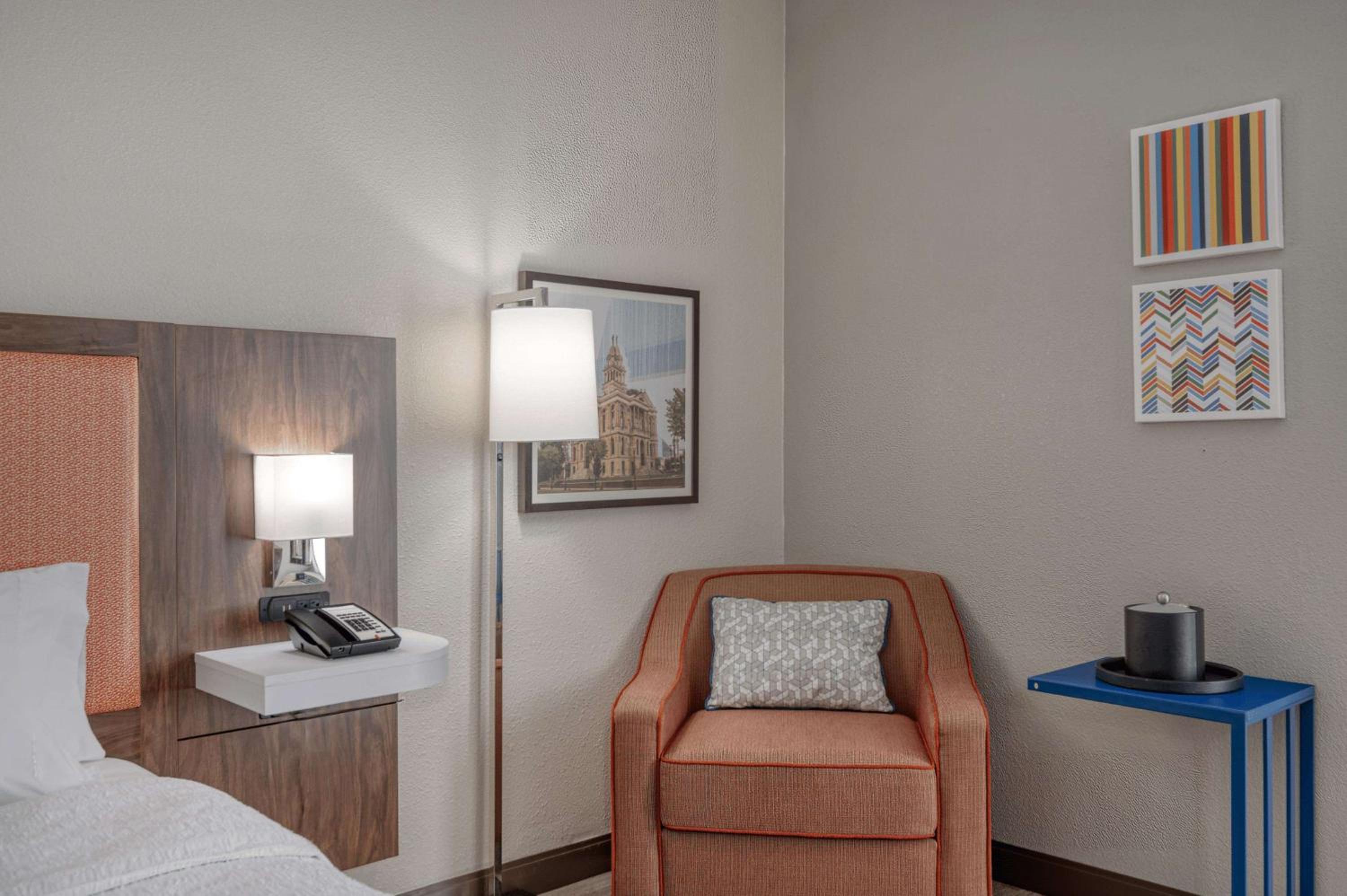 Room with Two Queen Beds - Non-Smoking - Photo 7