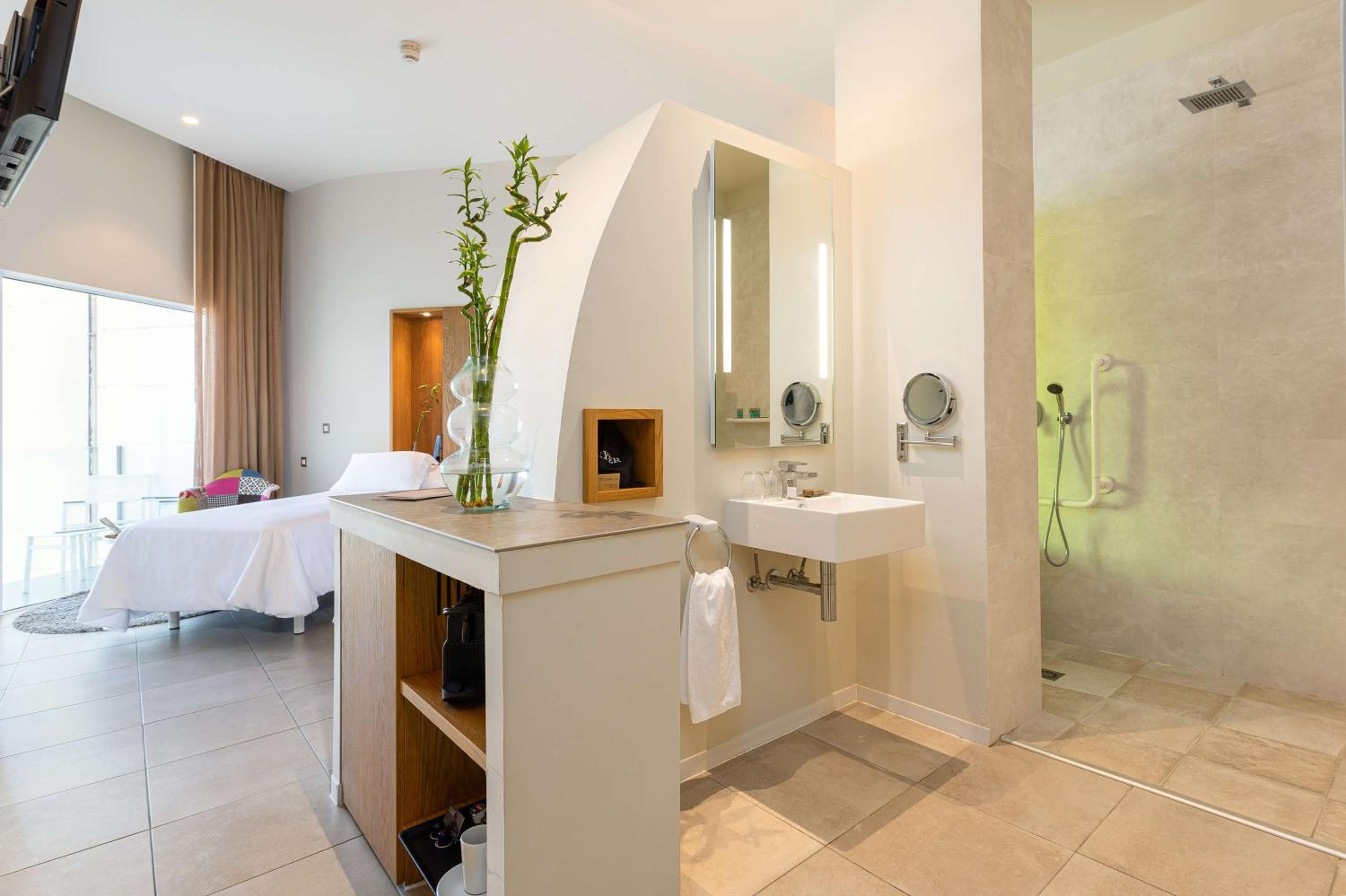 Twin Room - Mobility Access - Photo 6