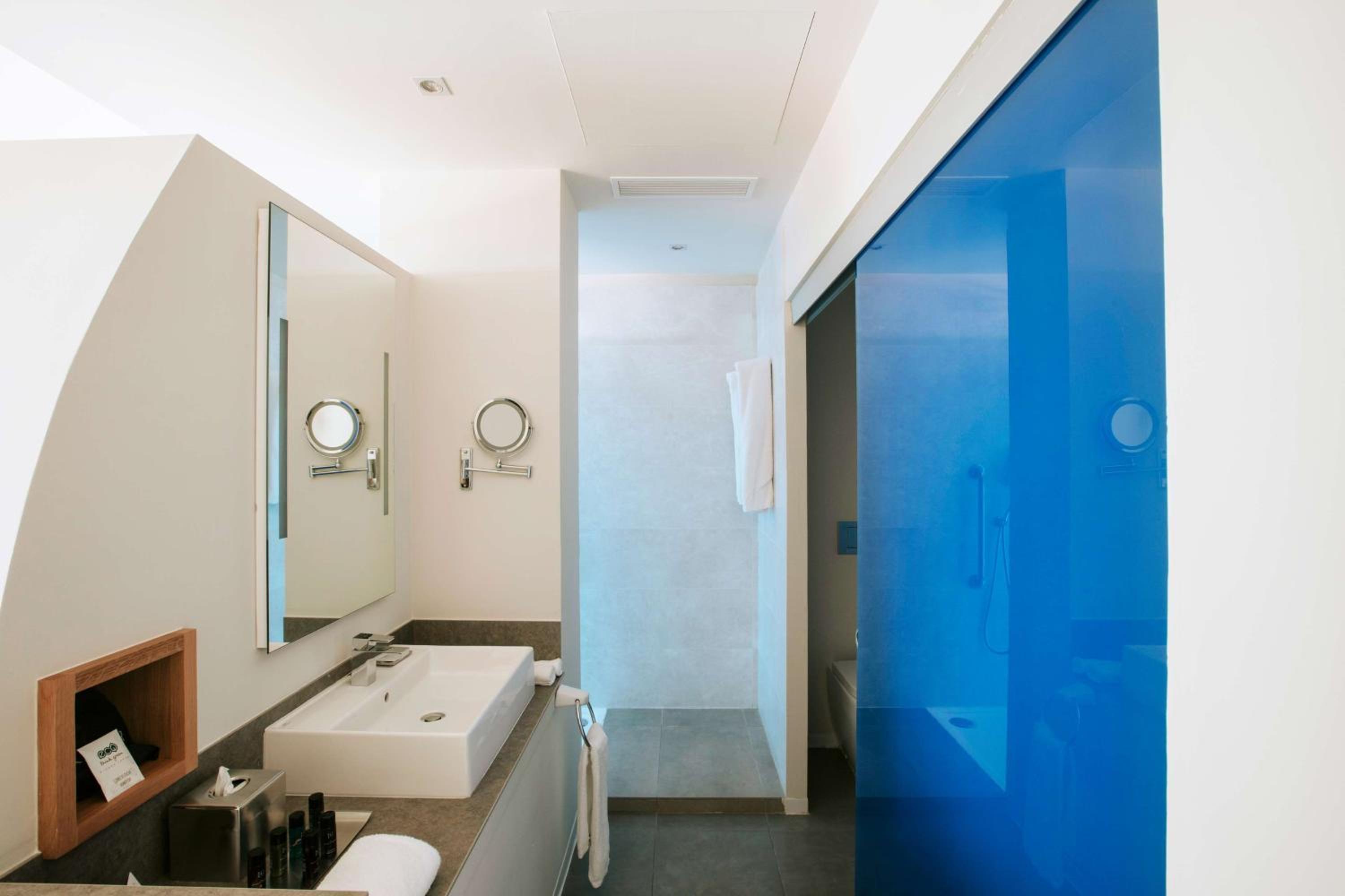 One-Bedroom King Suite - Photo 3