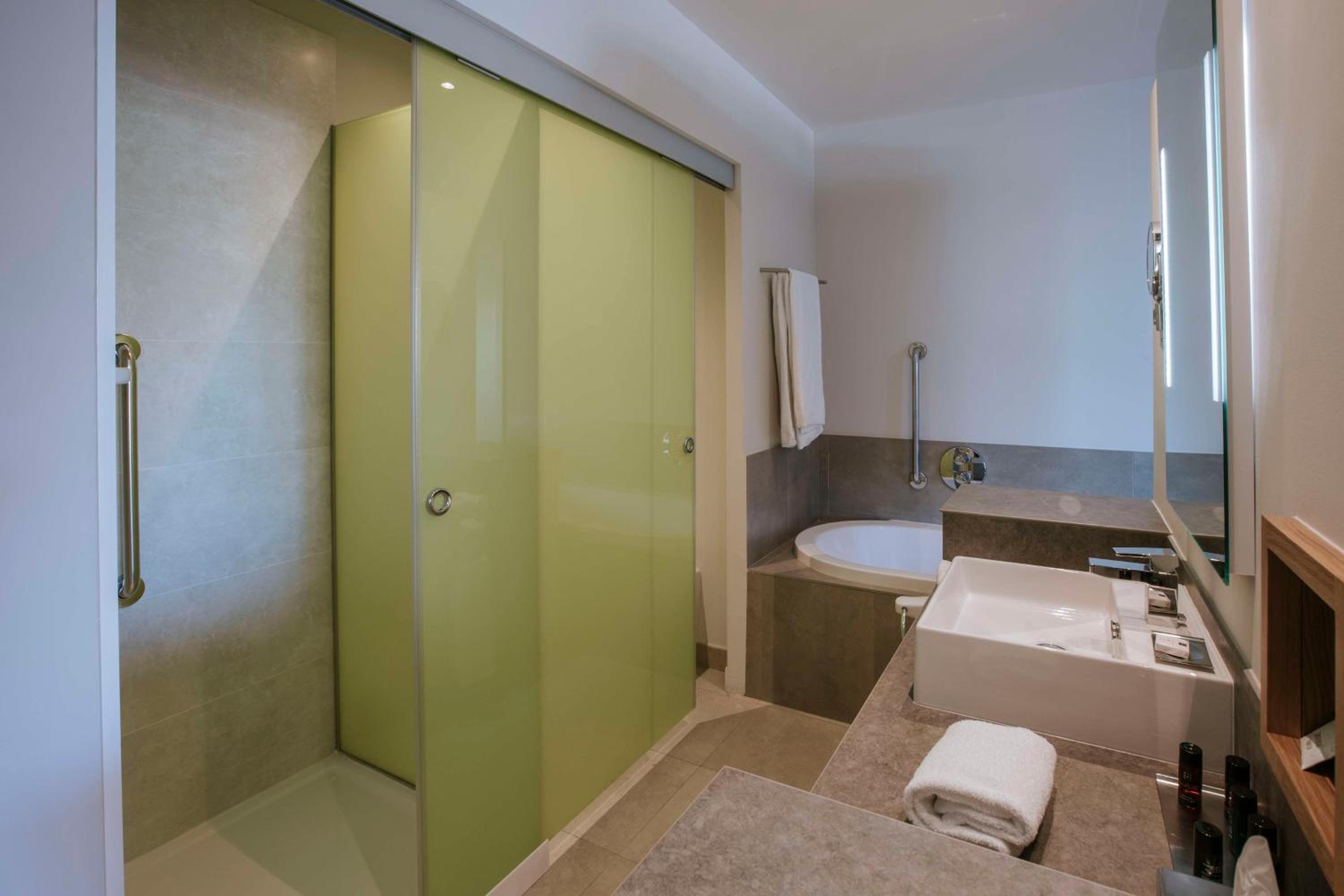 King Guest Room - Photo 2