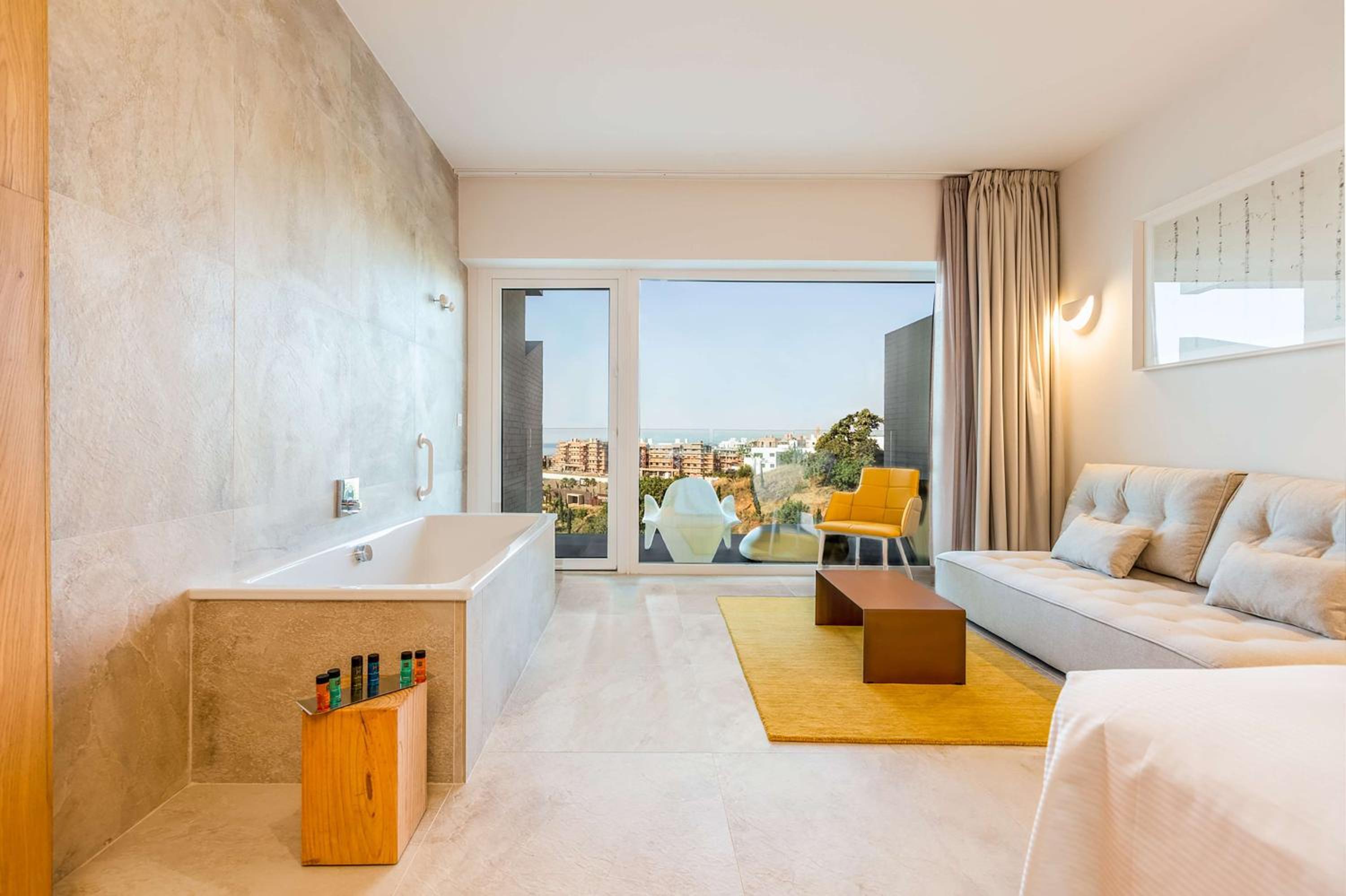 King Leiro Suite with Sea View - Photo 6