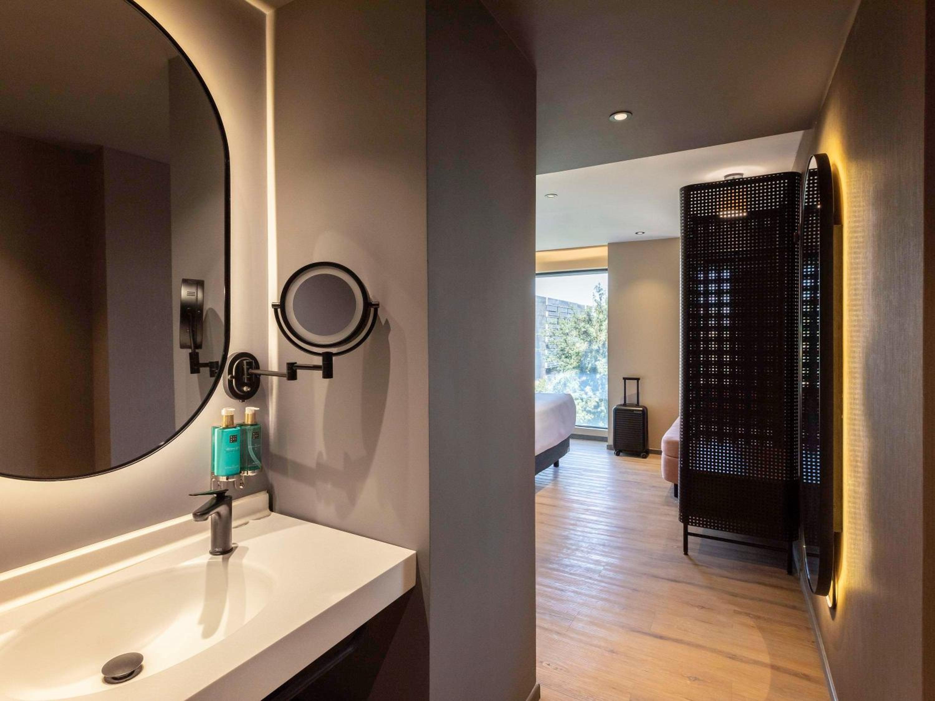 Superior King Room - Photo 5