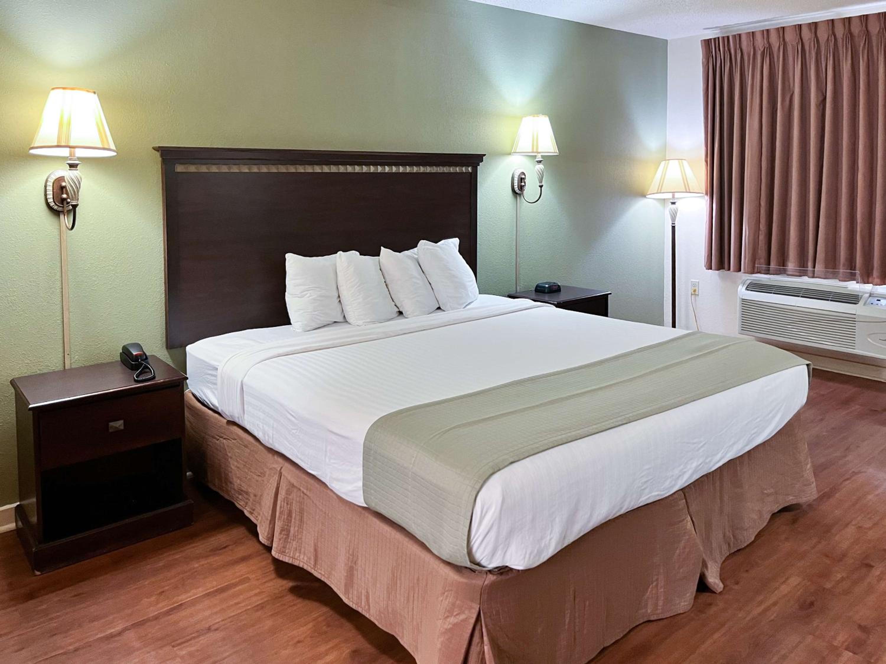 King Room - Non-Smoking - Photo 1