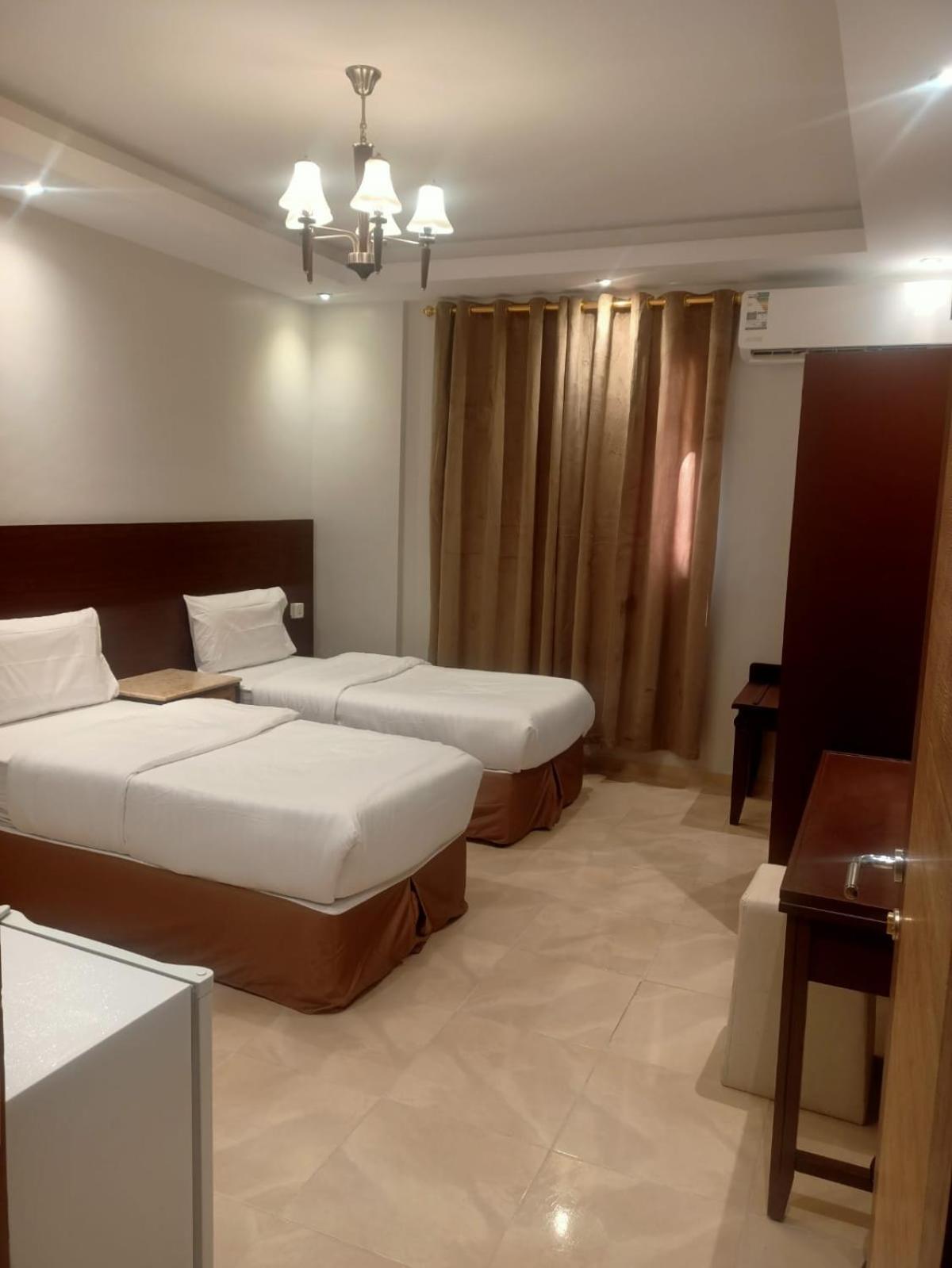 Twin Room with Bathroom photo 2