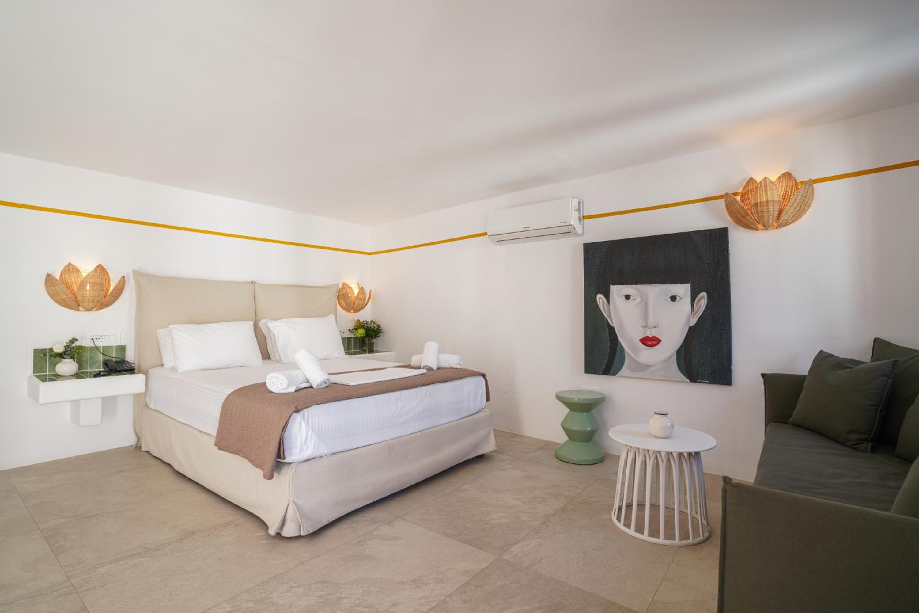 Deluxe King Suite photo 1