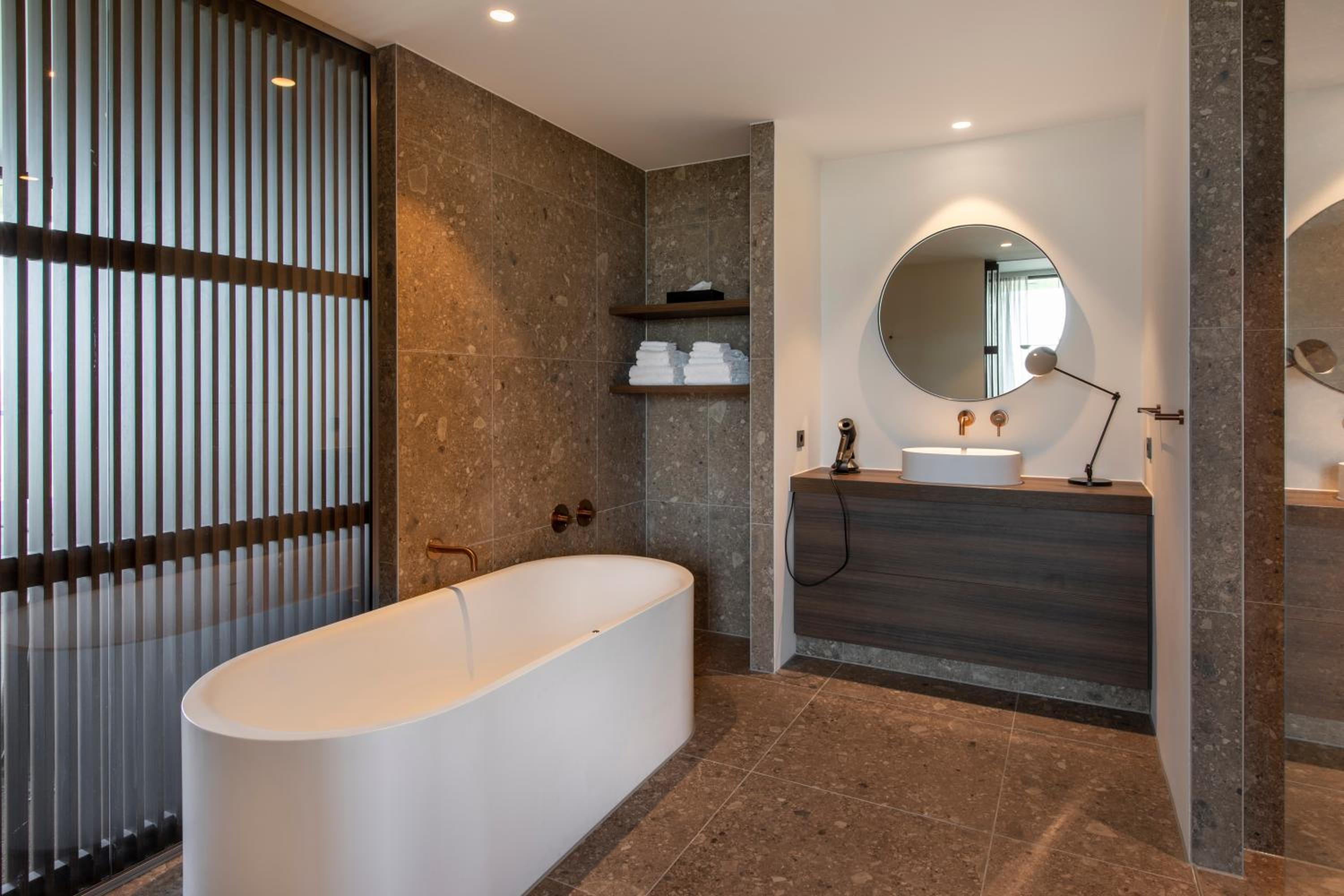 Suite with Hot Tub - Photo 5