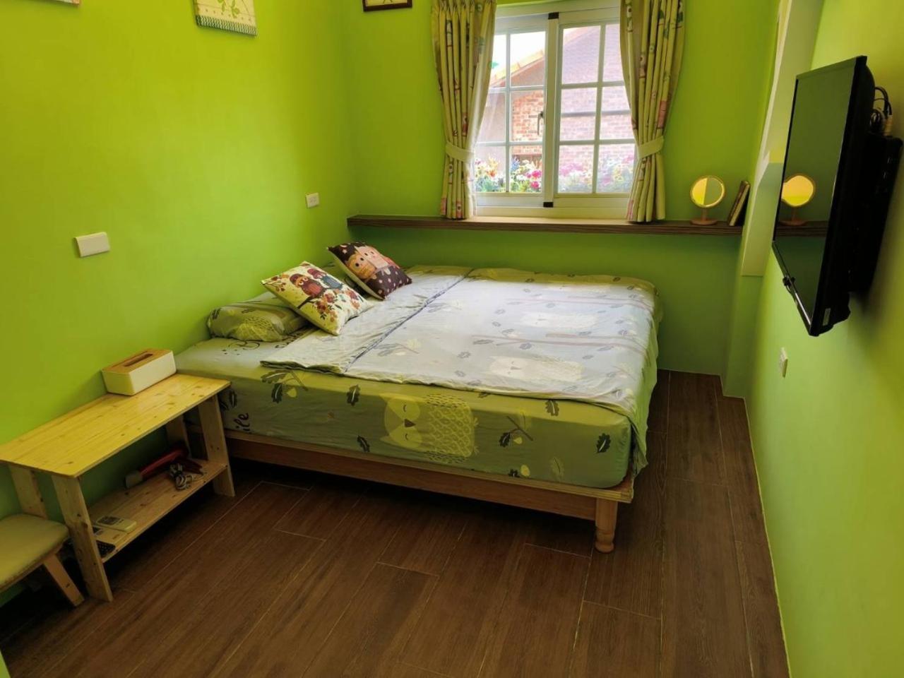 Queen Room photo 2