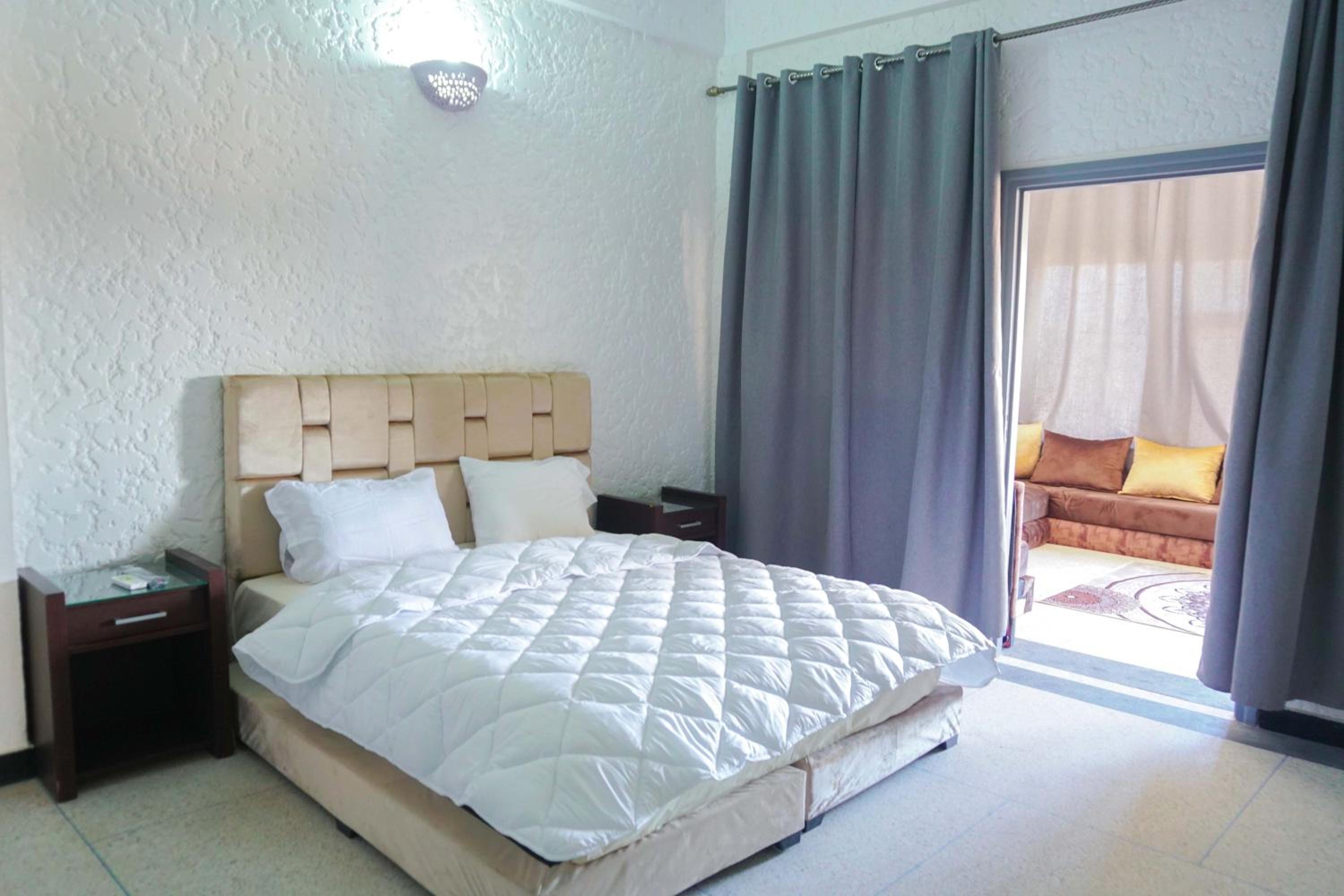 Deluxe Double Room (2 Adults + 1 Child)