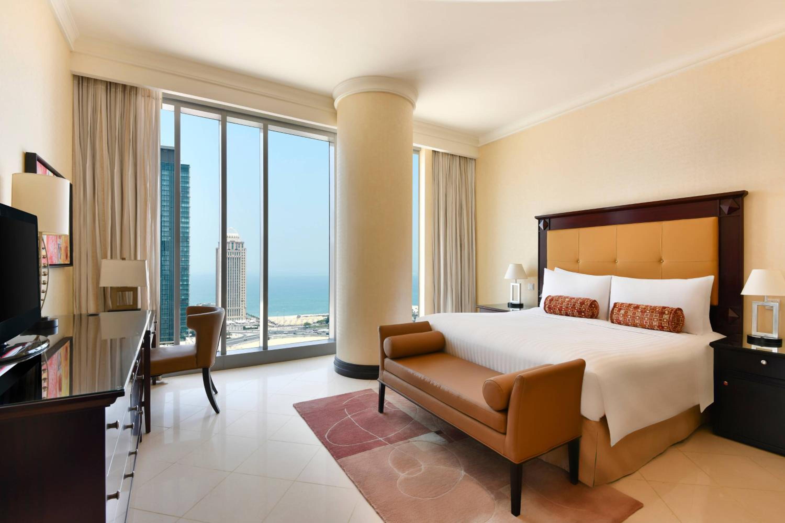 2 Bedroom Larger Apartment, Partial gulf view, High floor - Photo 5