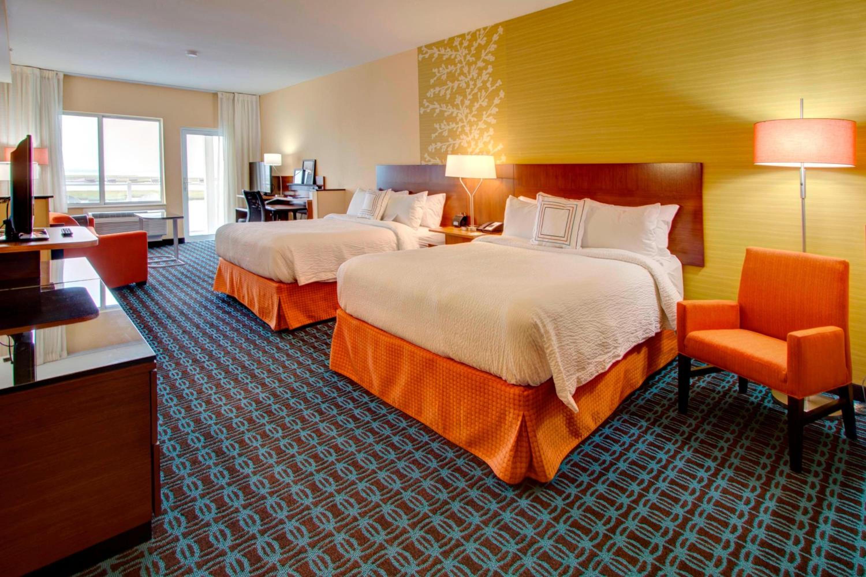 Queen Suite with Sofa Bed and Bay View - Mobility/Hearing Accessible with Tub