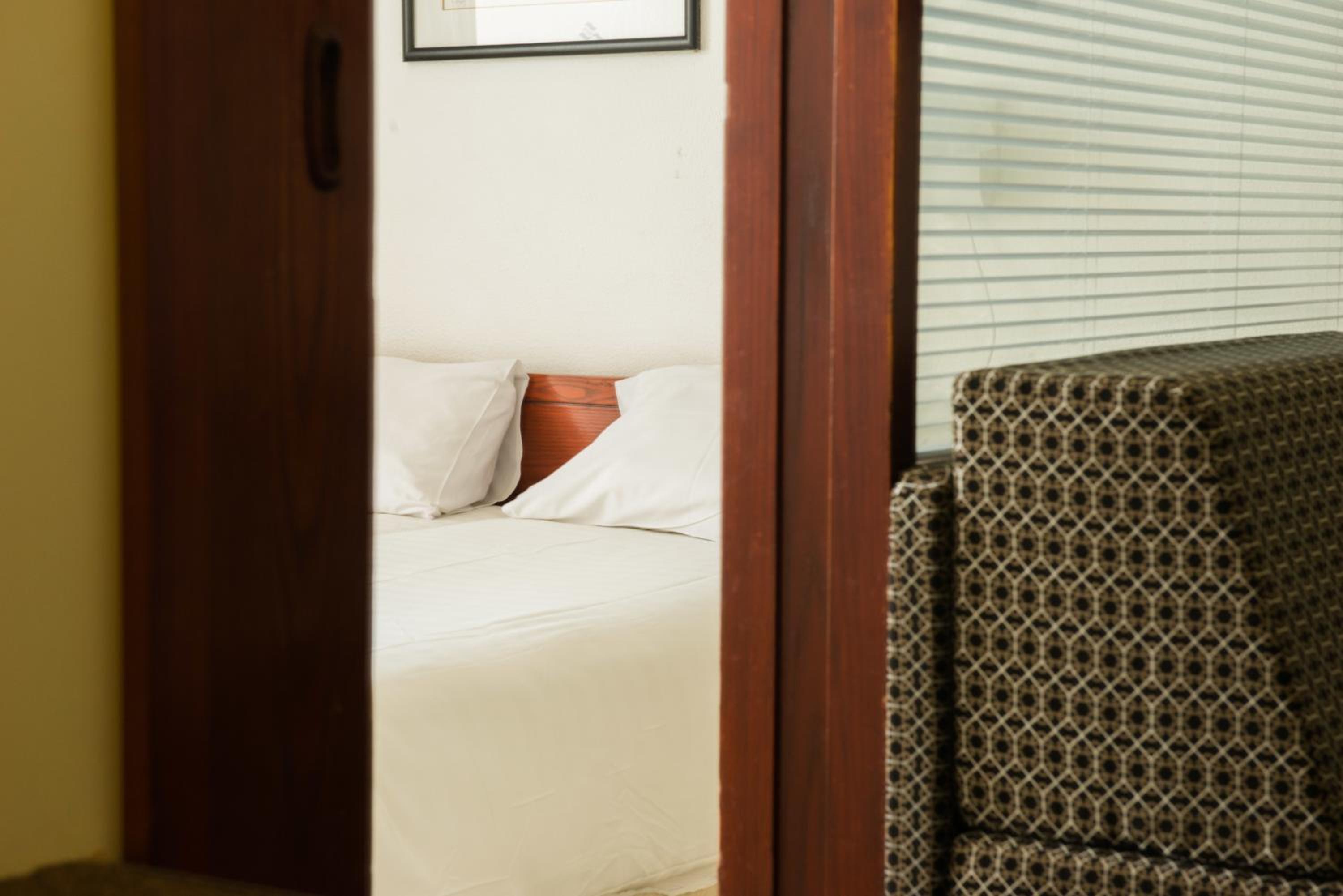 Studio Suite With Balcony photo 3