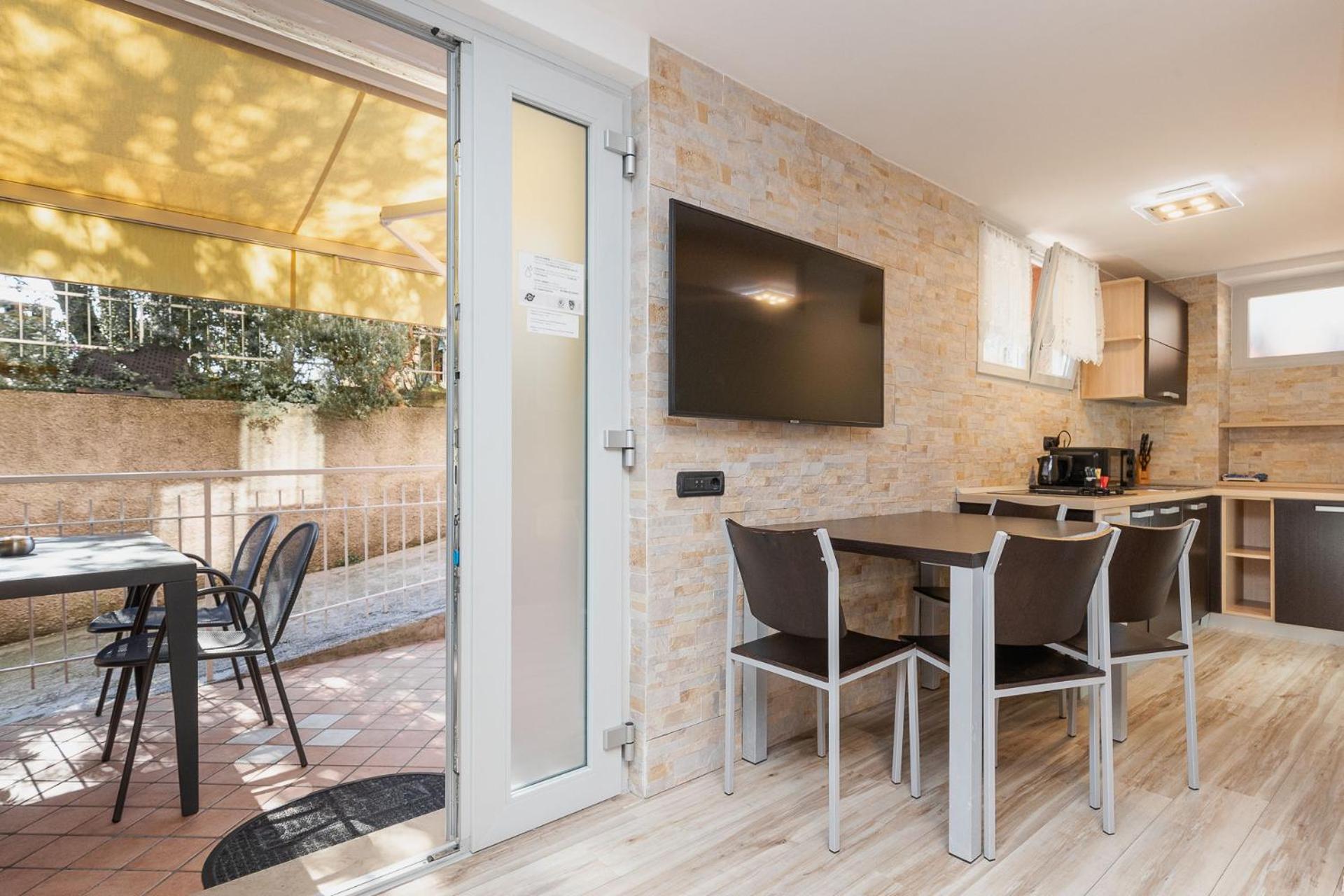Apartment with Patio - Basement photo 3