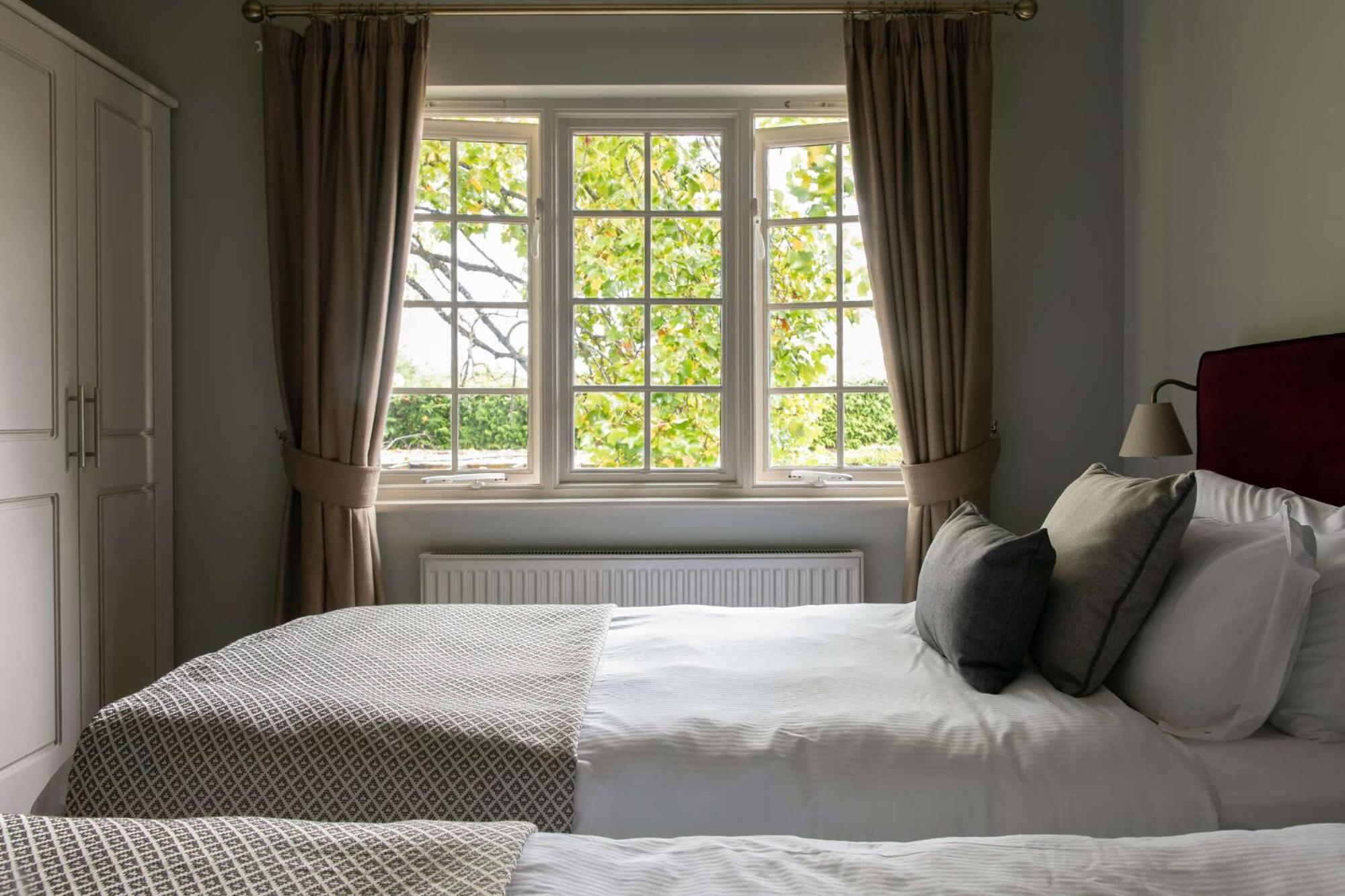 Standard Twin Room - Photo 2