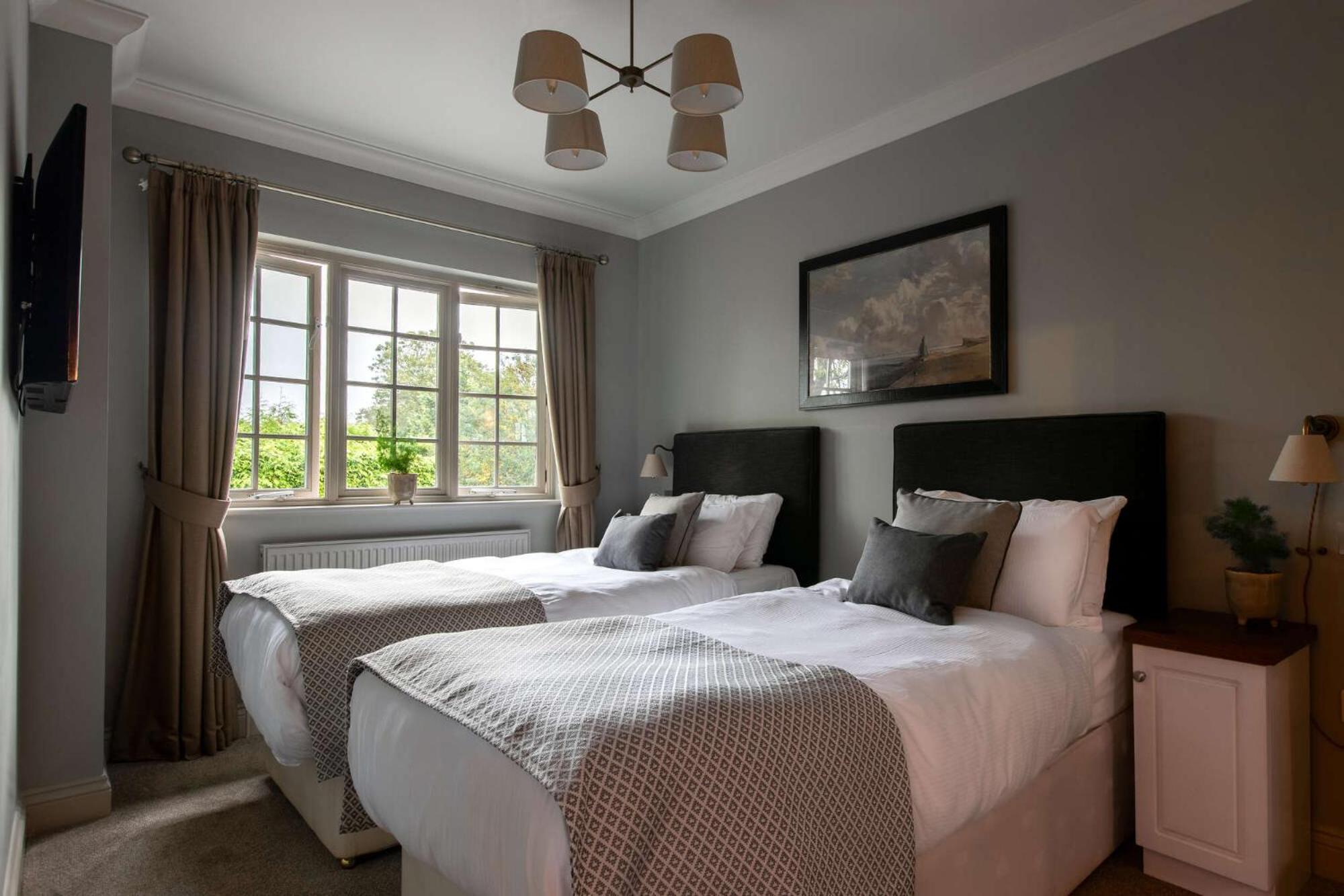 Standard Twin Room - Photo 3