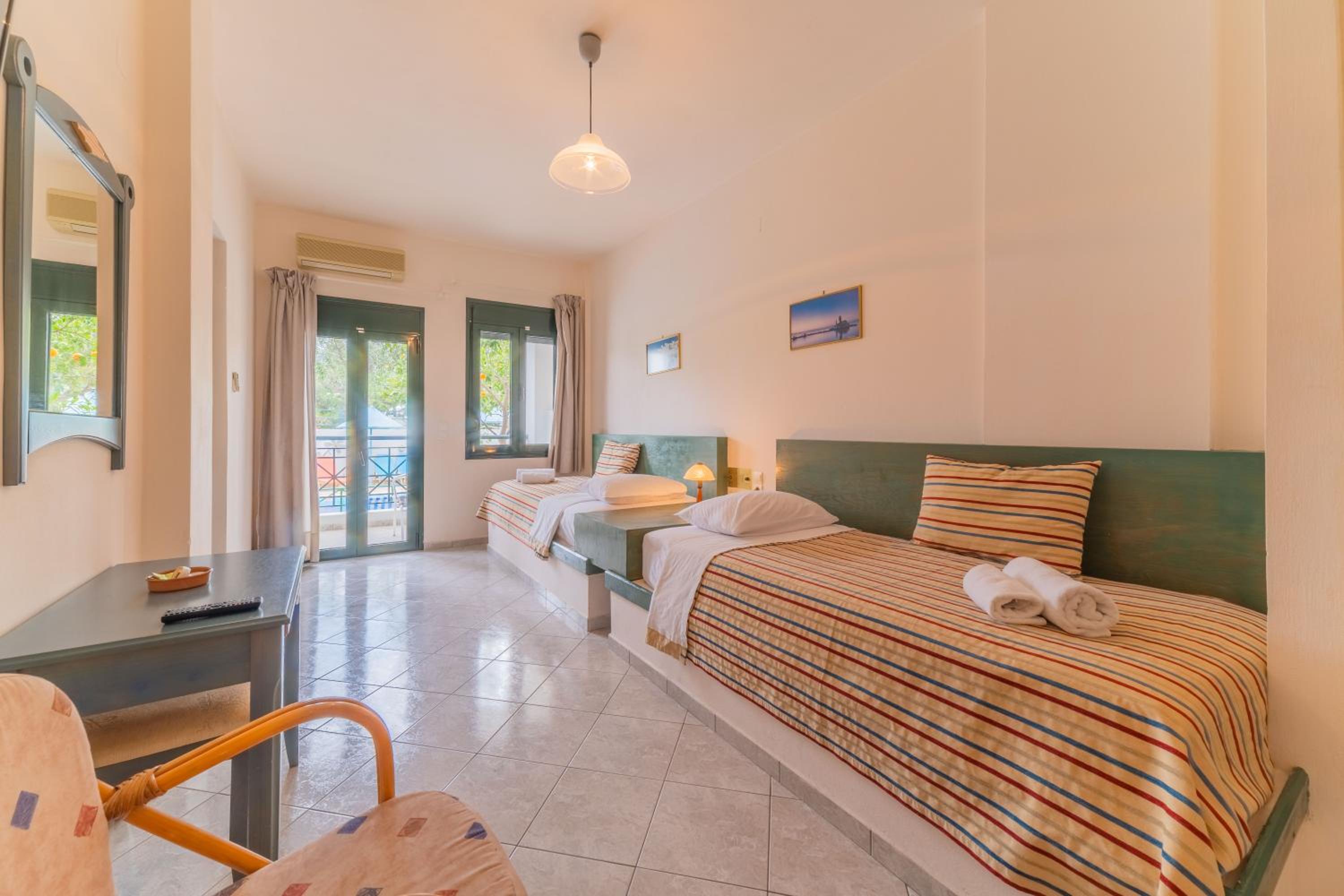 Superior One Bedroom Apartment (4 Adults)