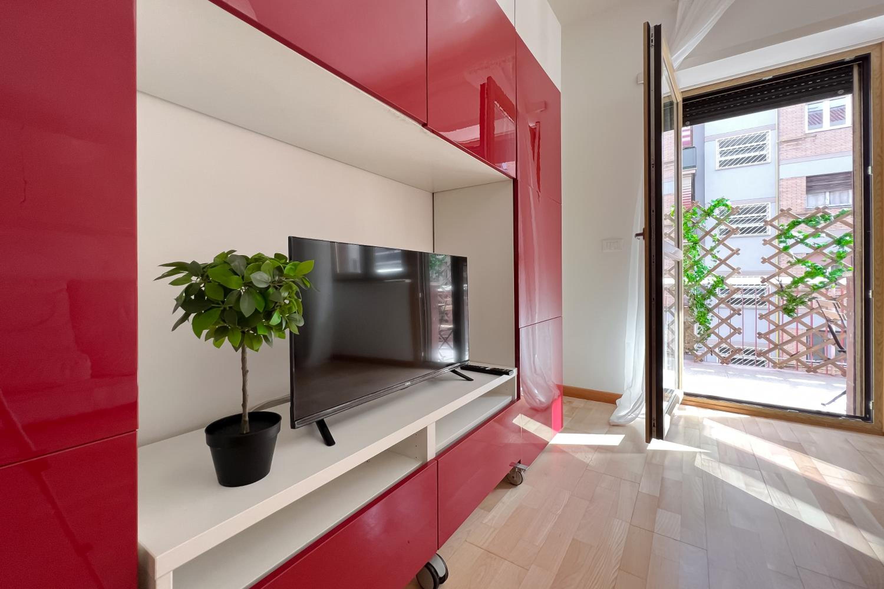 One-Bedroom Apartment photo 2