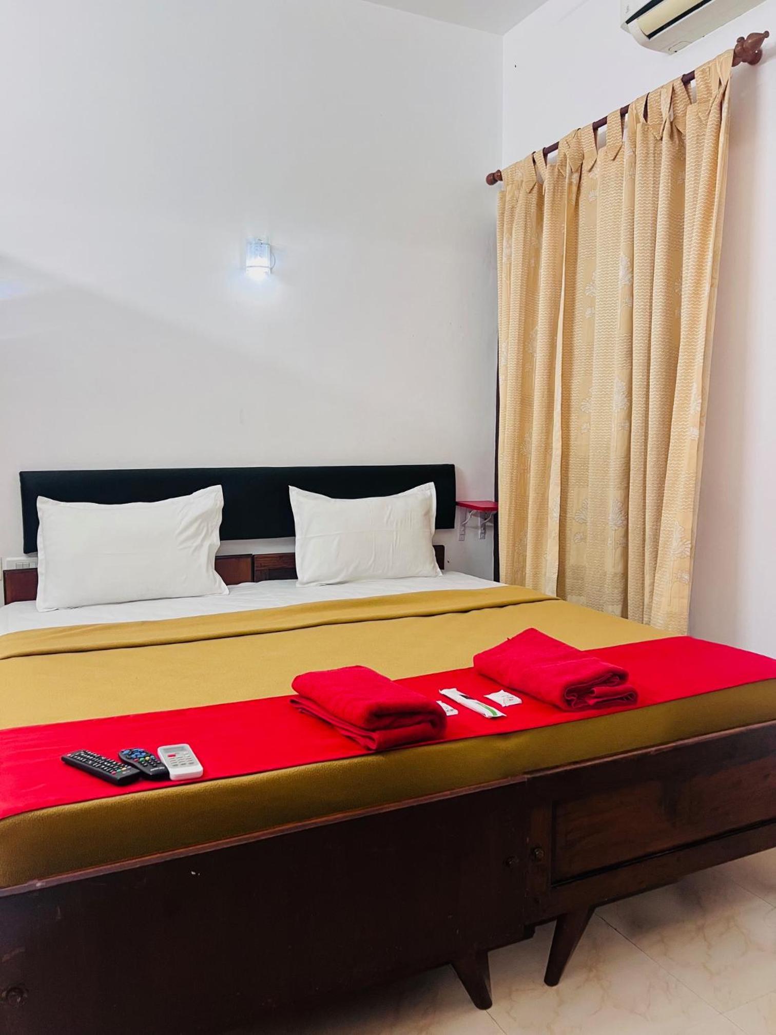 Deluxe Double or Twin Room - Photo 11