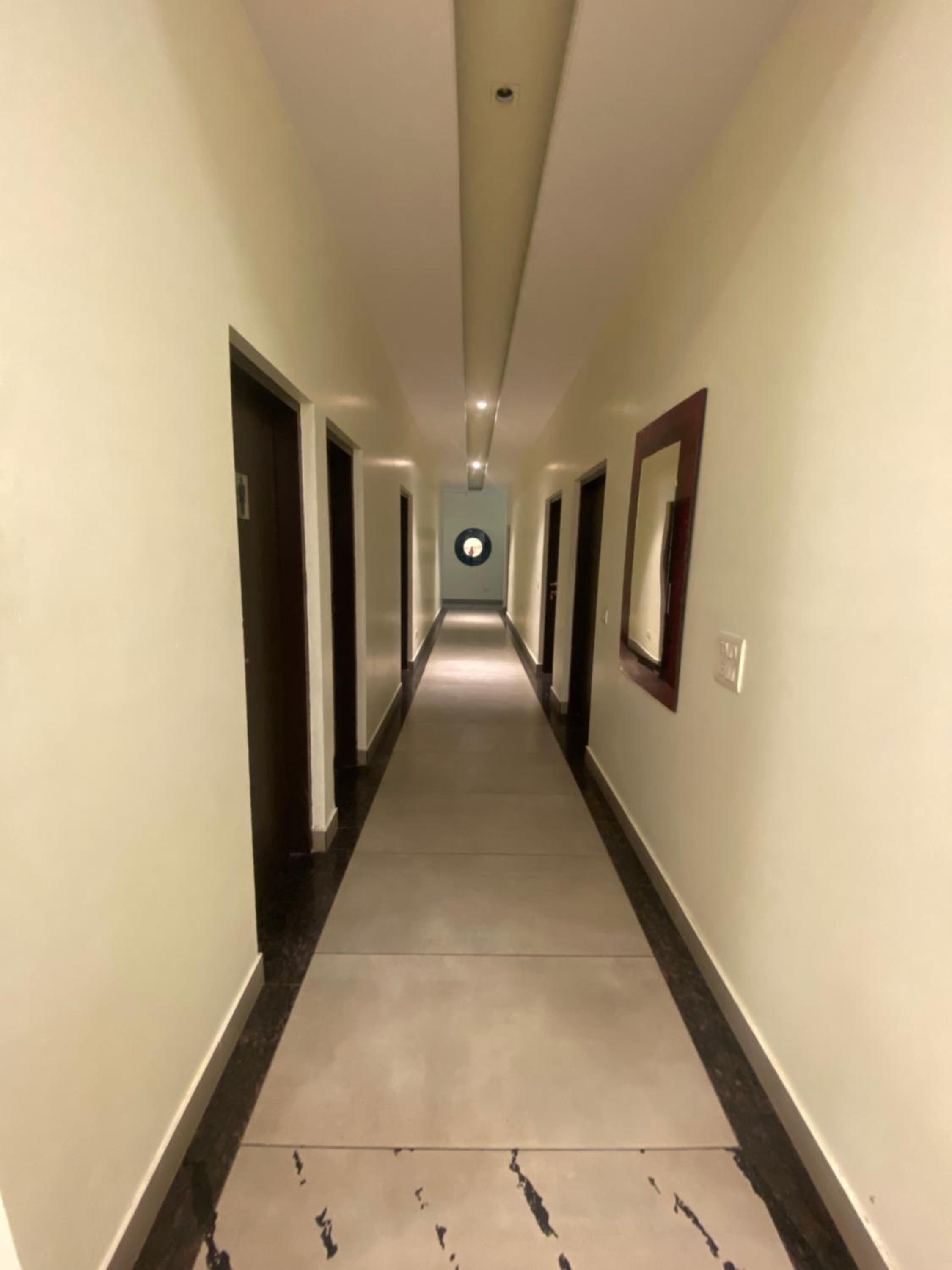 Deluxe King Room - Photo 1