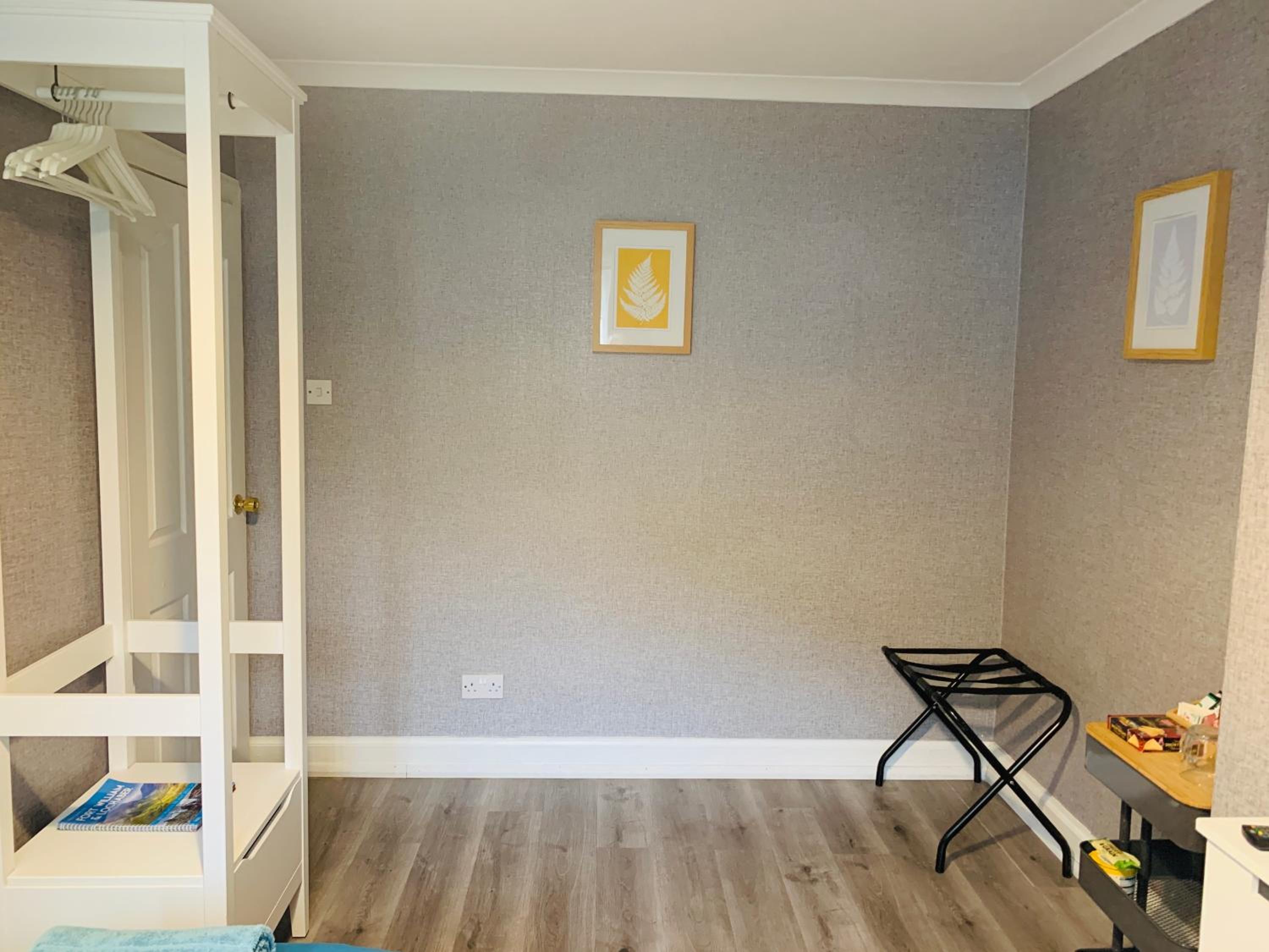Single Room with Private Bathroom photo 3