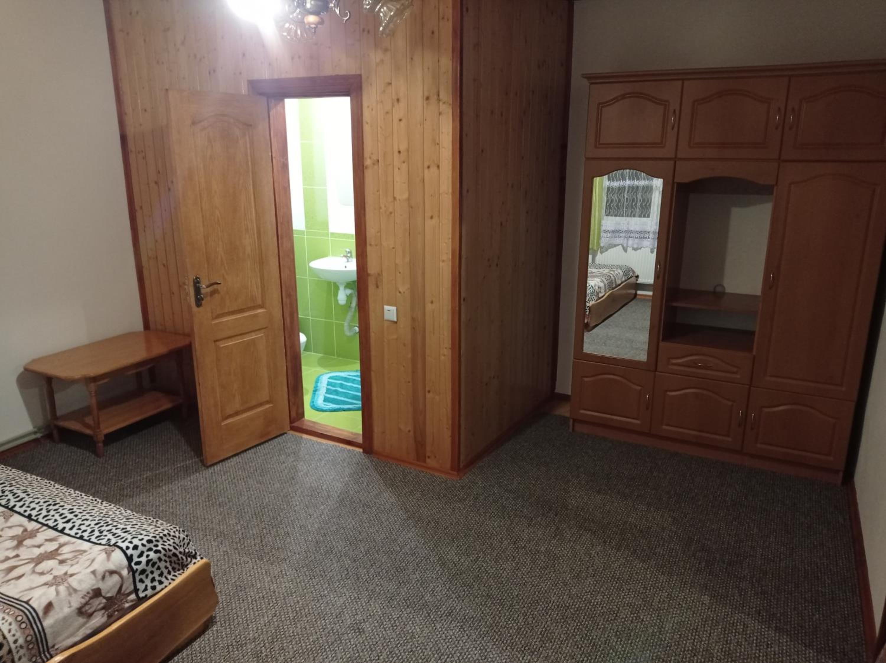 Family Room with Private Bathroom photo 3