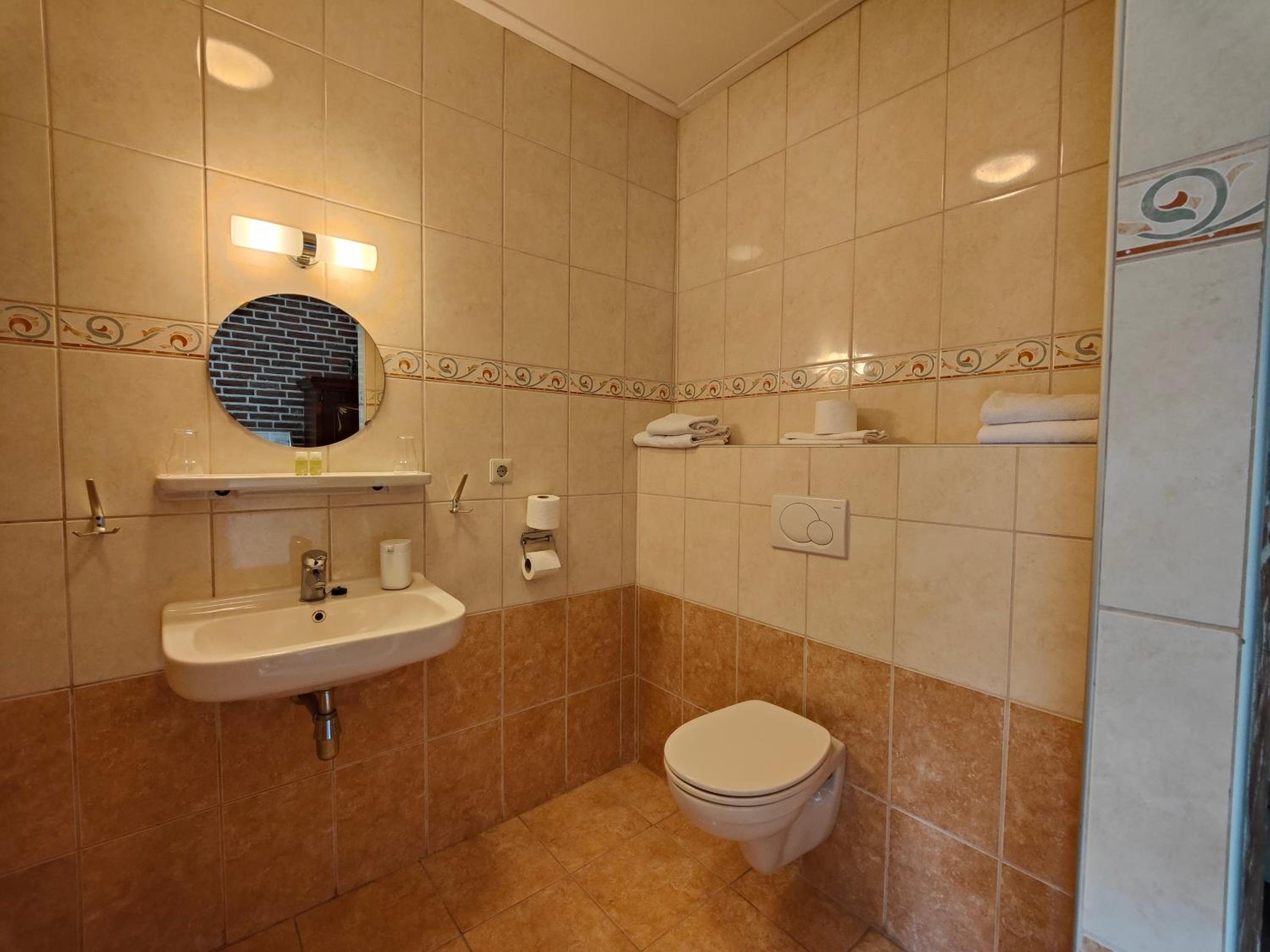 Double Room with Private Bathroom photo 3
