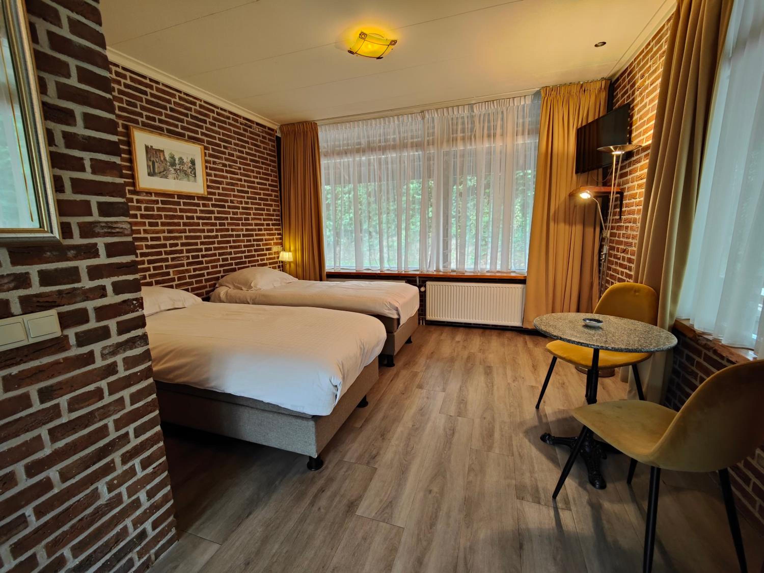Double Room with Private Bathroom photo 2