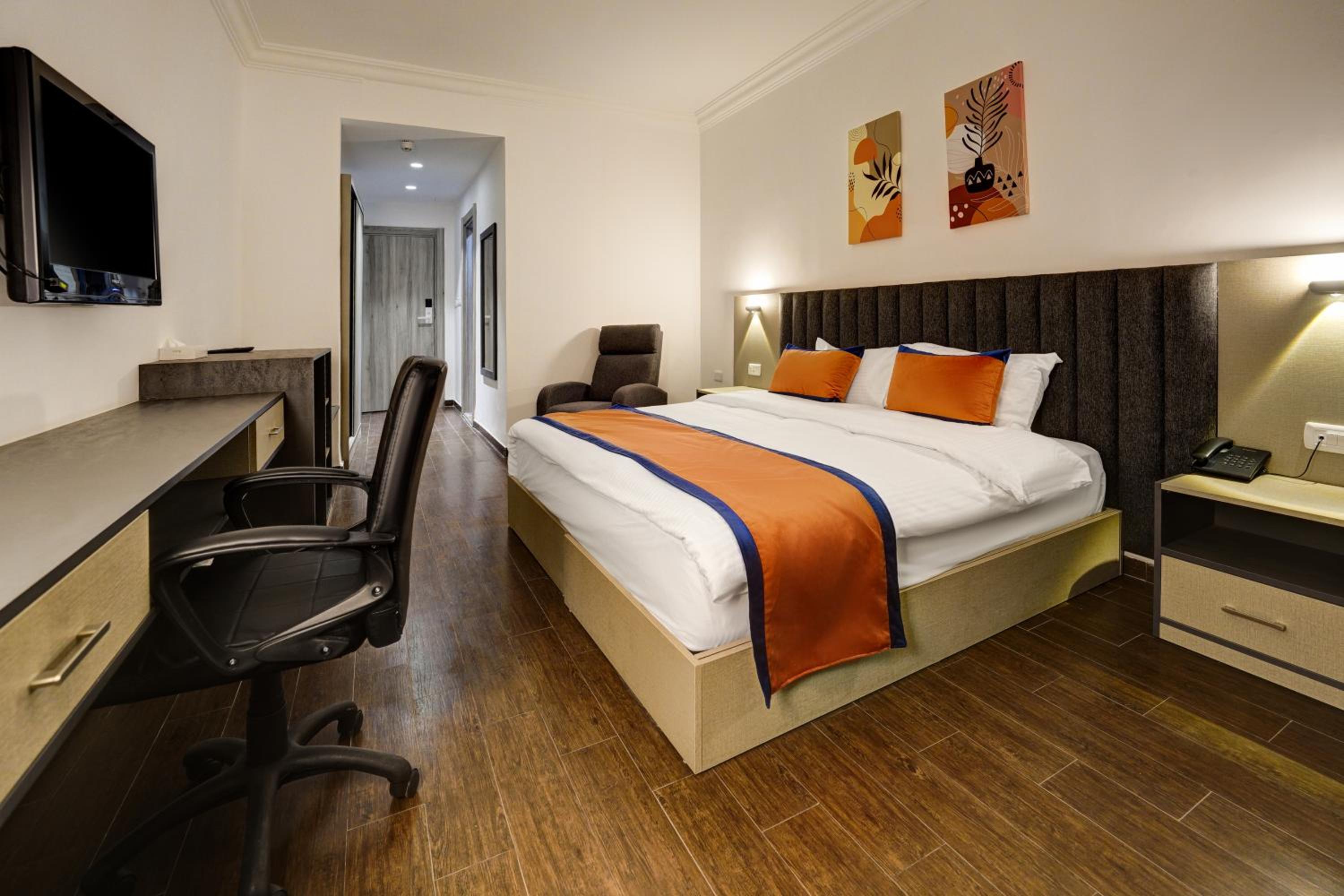 Standard King Room photo 3