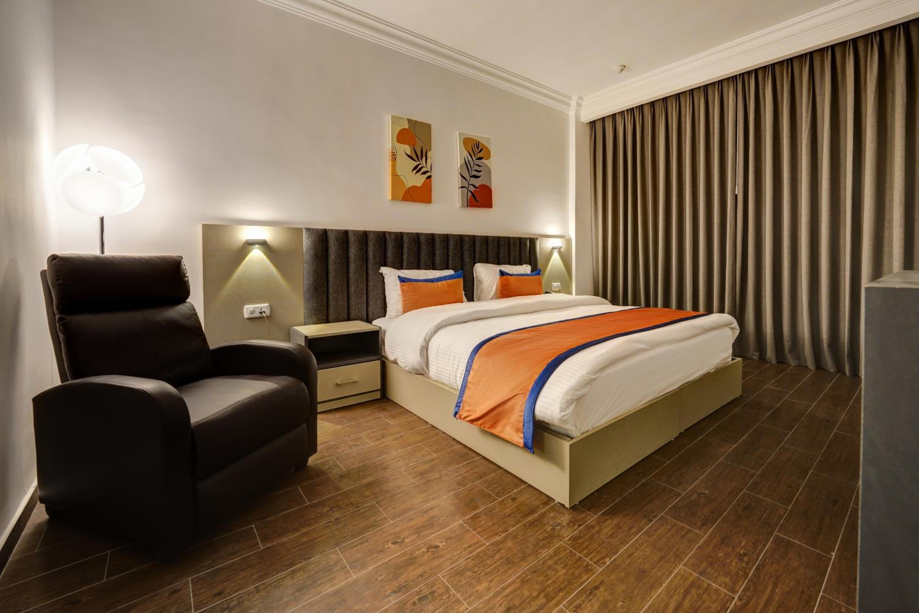 Standard King Room photo 1