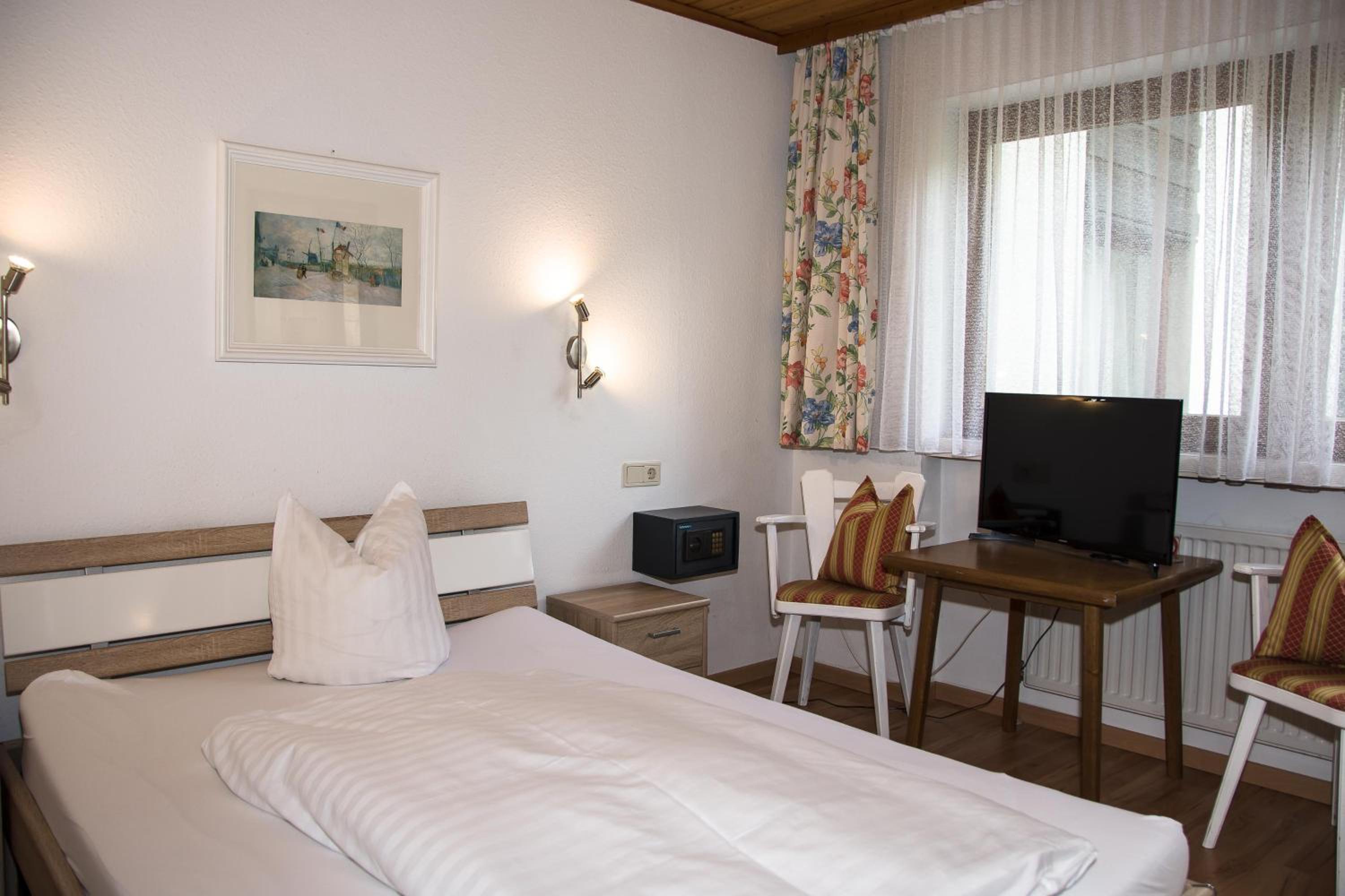 Small Double Room photo 1