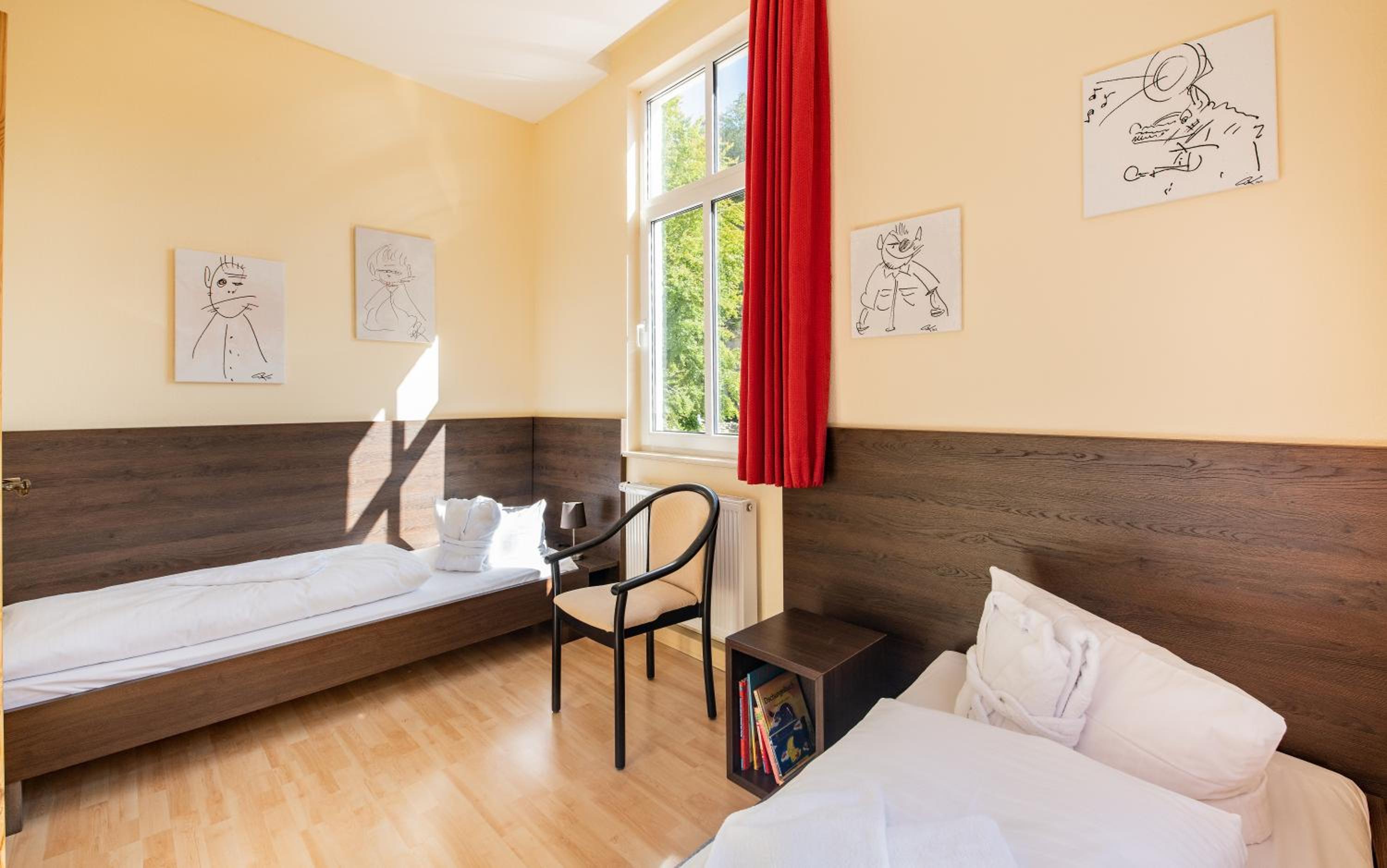 Family Suite with Balcony - Photo 6