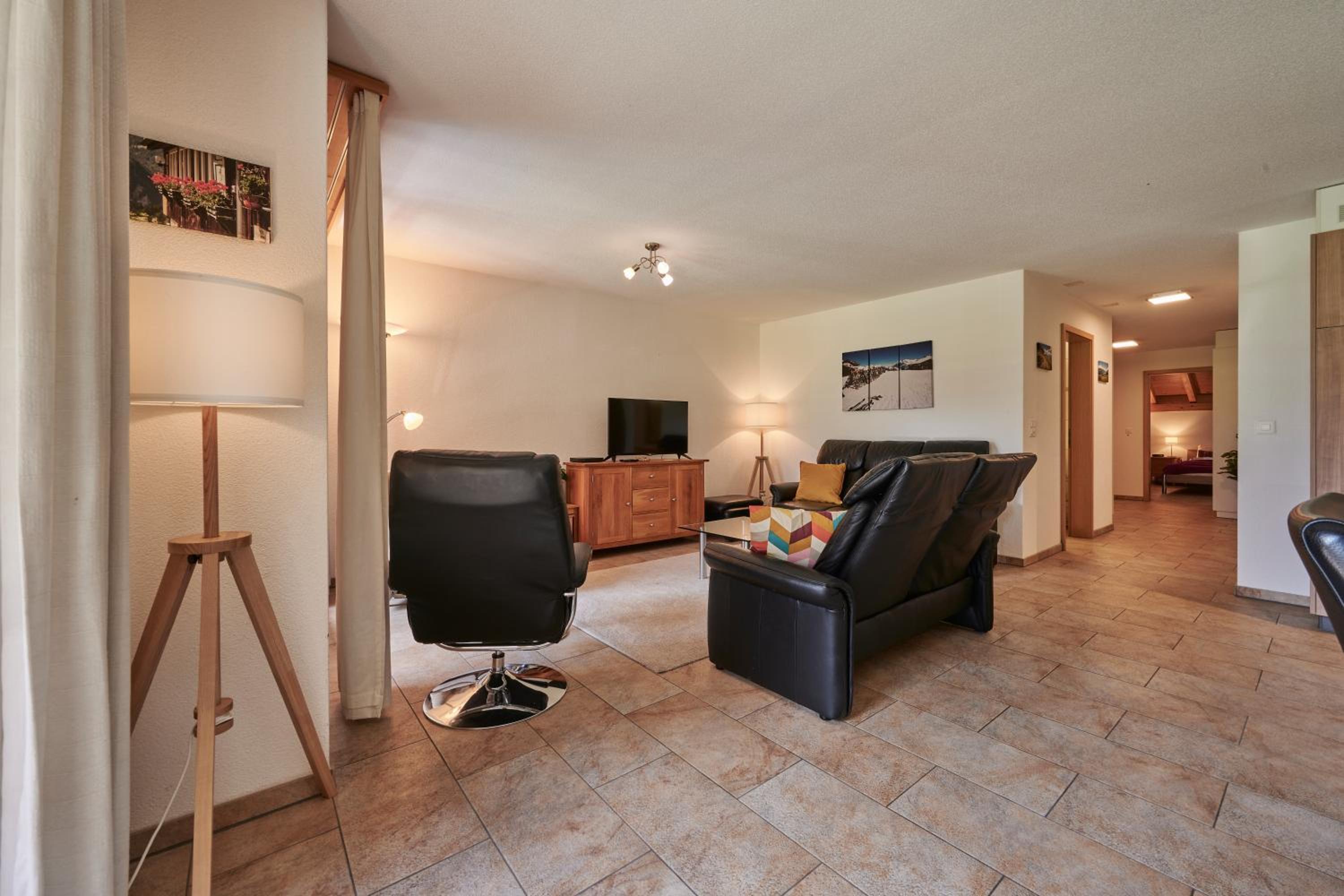 Three-Bedroom Apartment photo 2