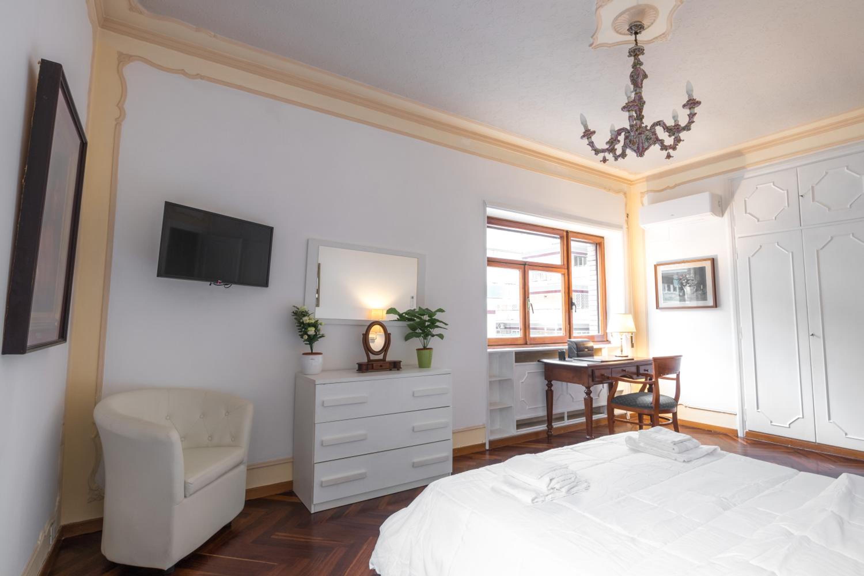 Apartment photo 2