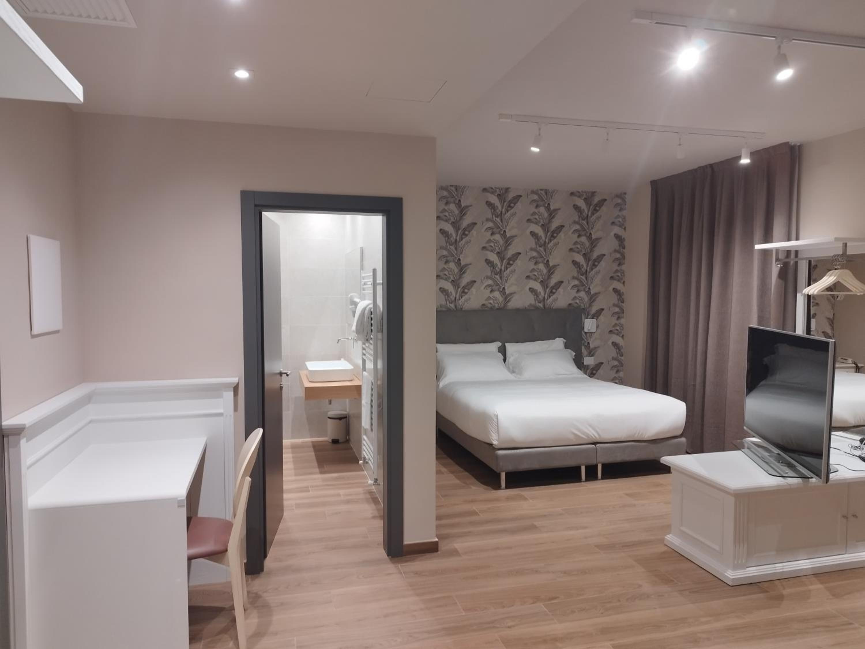 Suite - Photo 3