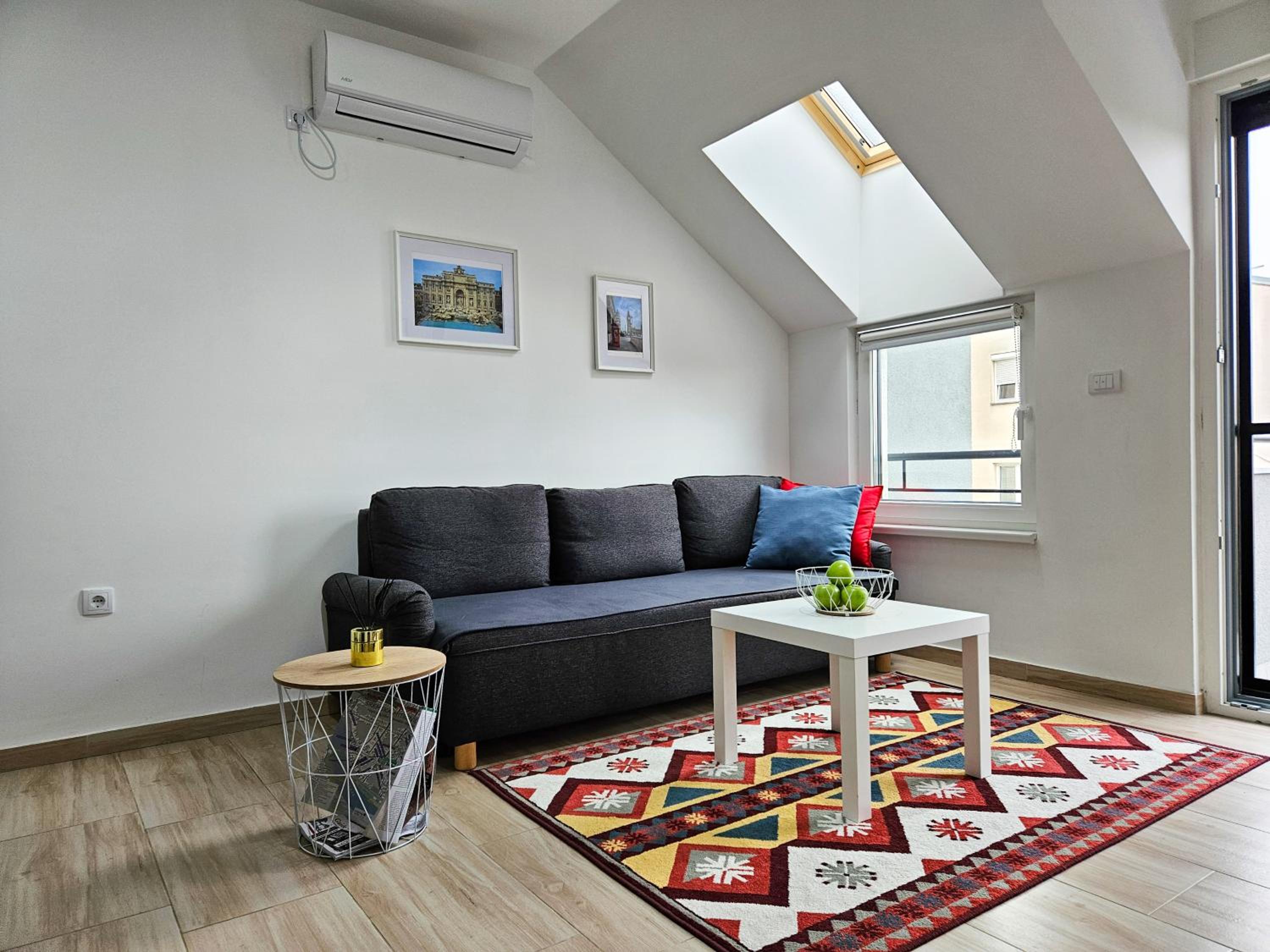 One-Bedroom Apartment photo 1