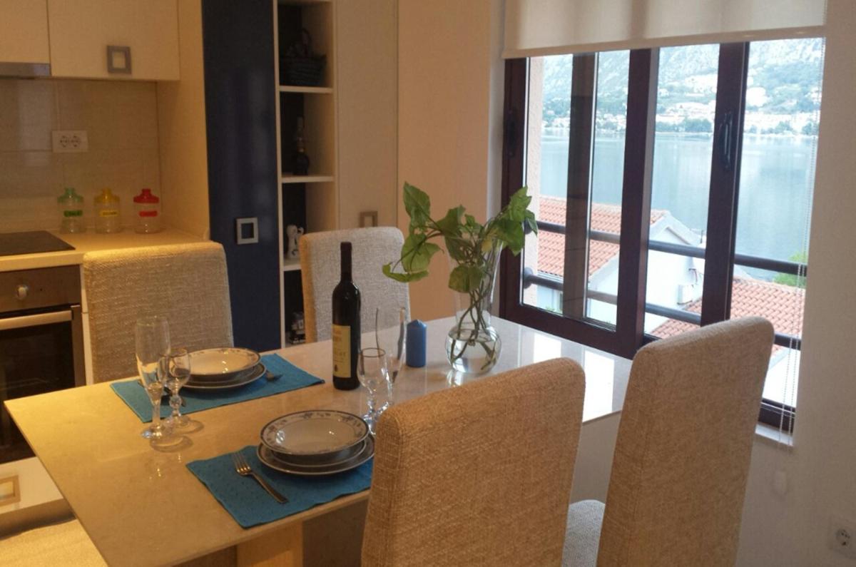 One-Bedroom Apartment with Balcony and Sea View - Photo 14