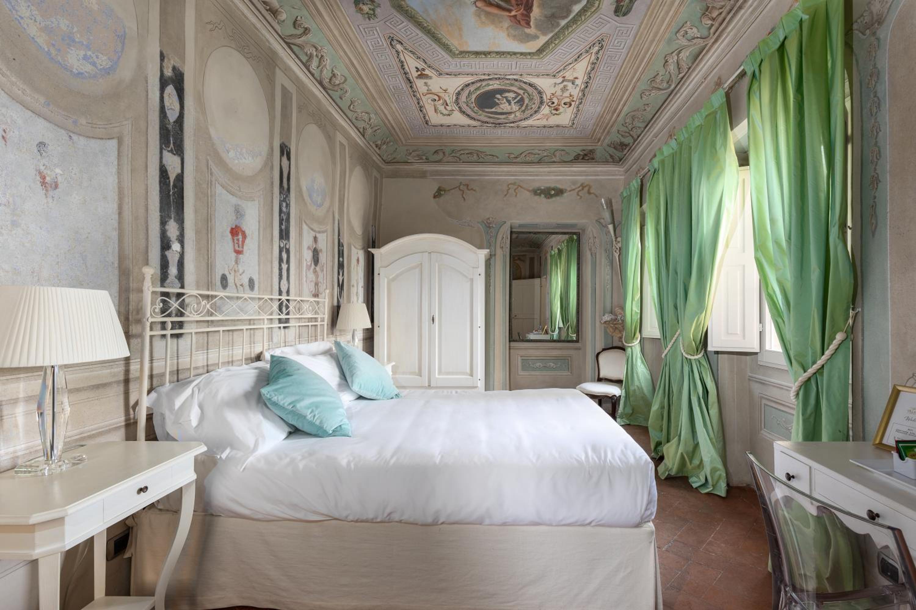 King Suite with Pool View