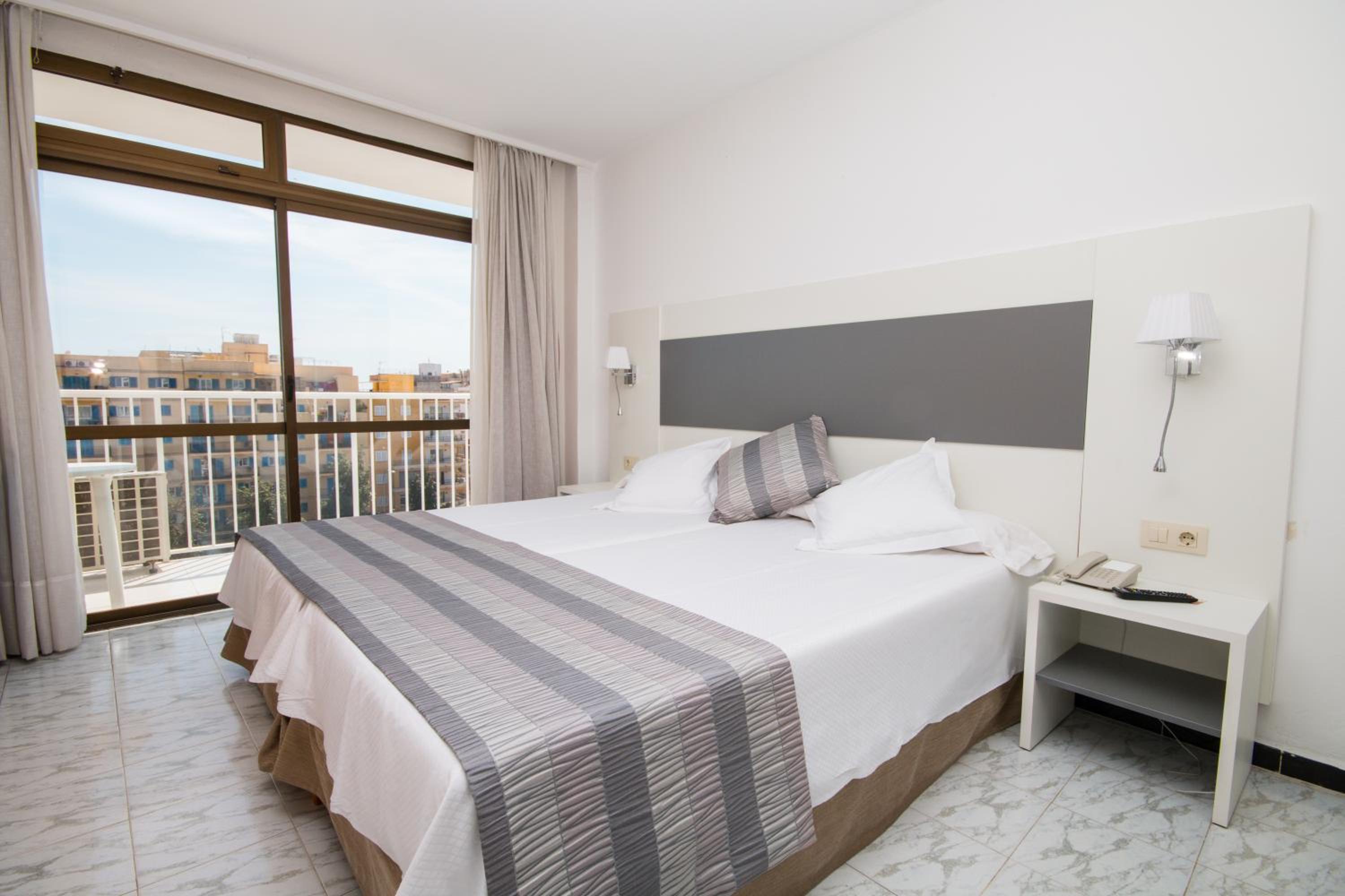 Twin Room with Pool View - Photo 1