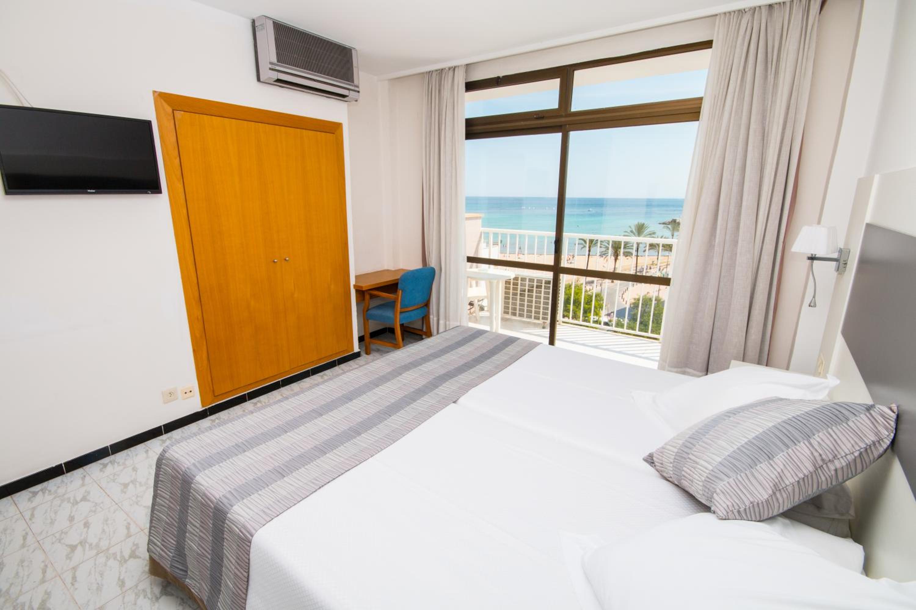 Twin Room with Sea View - Photo 1