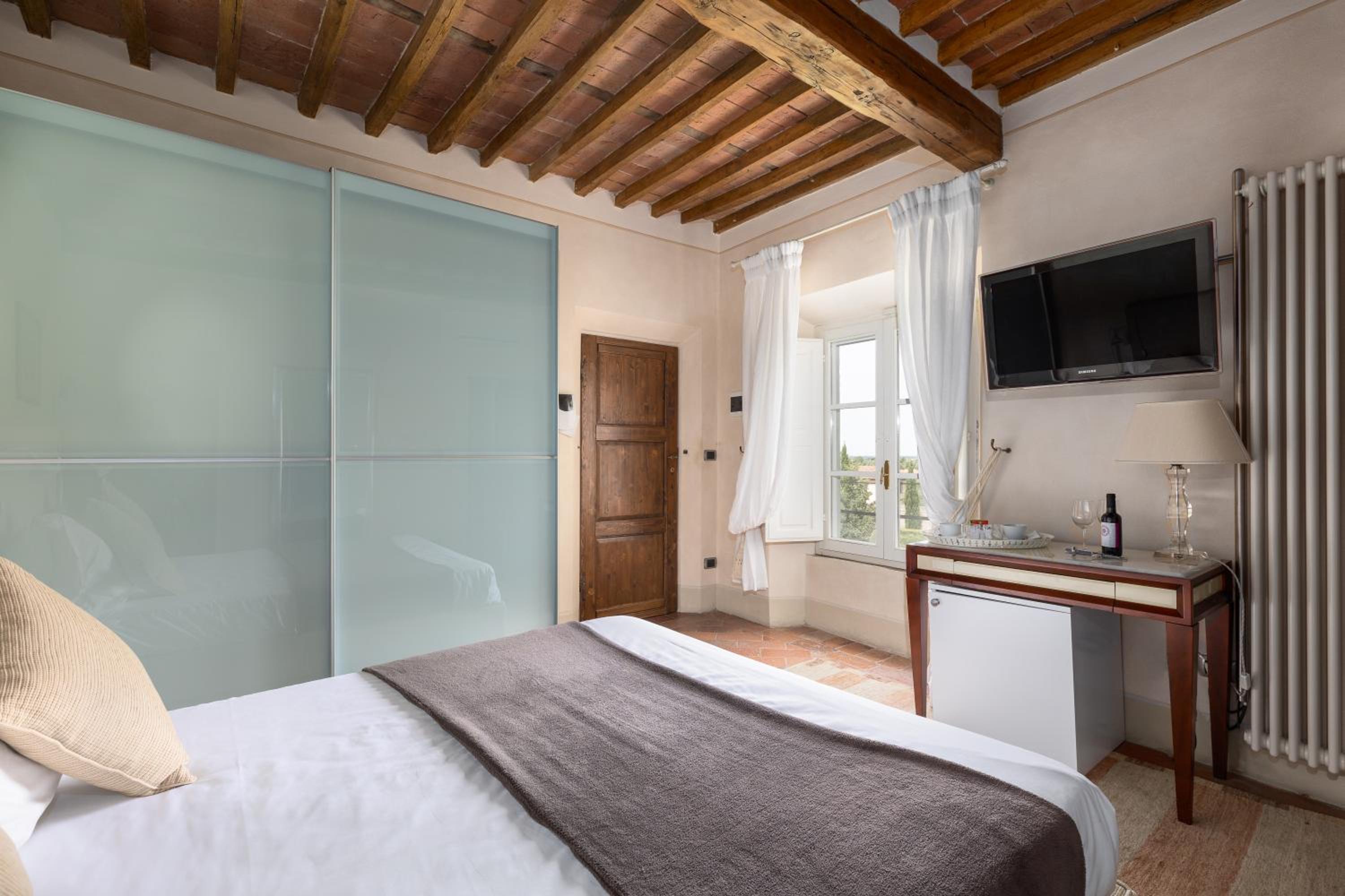 Queen Room with Pool View