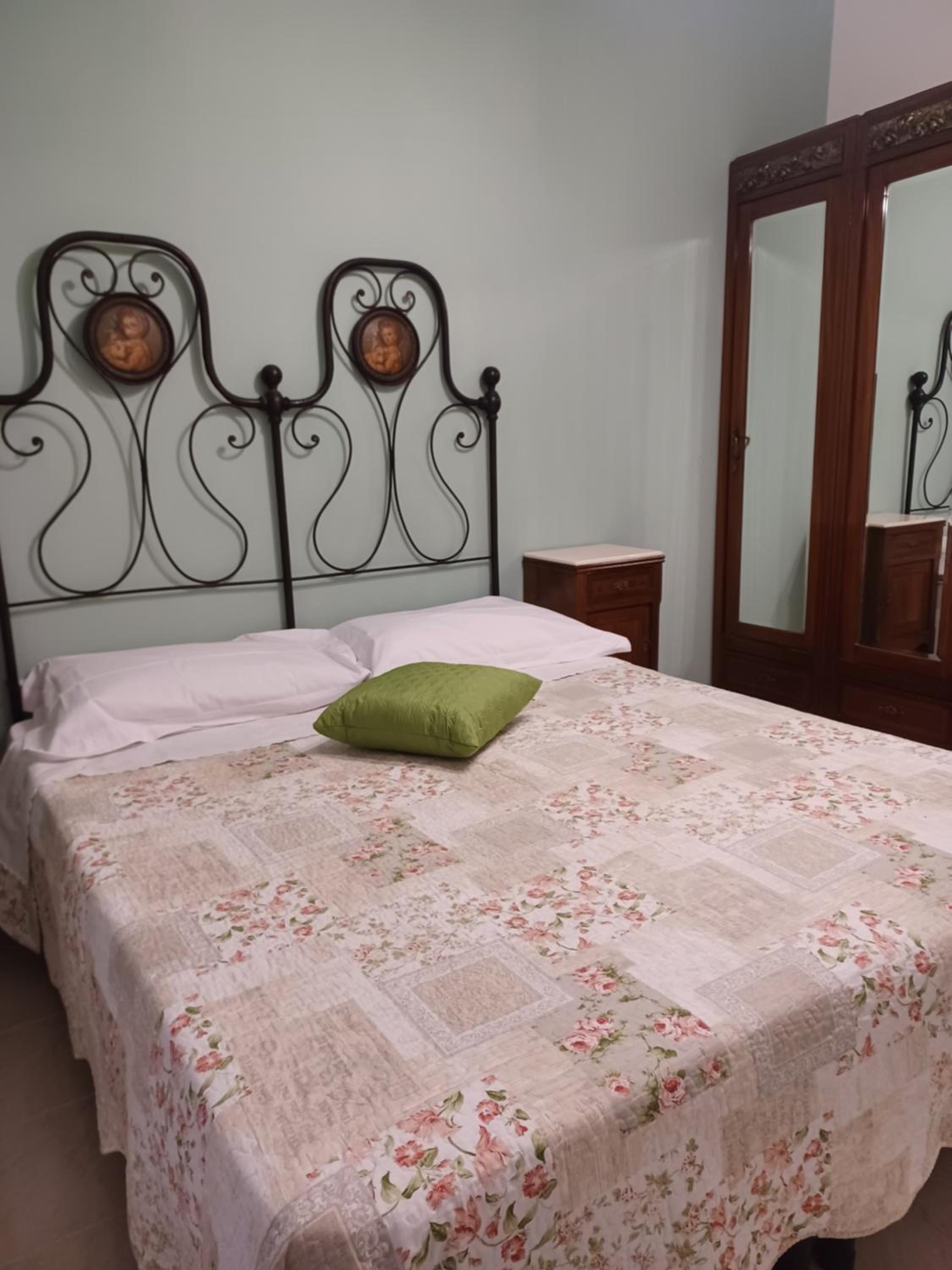 Standard Double Room with Shared Bathroom