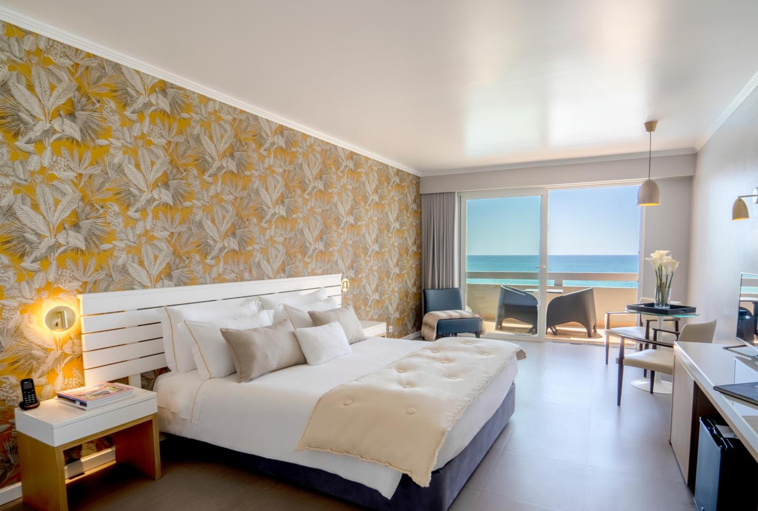 Superior Double or Twin Room with Ocean View and Balcony - Photo 11